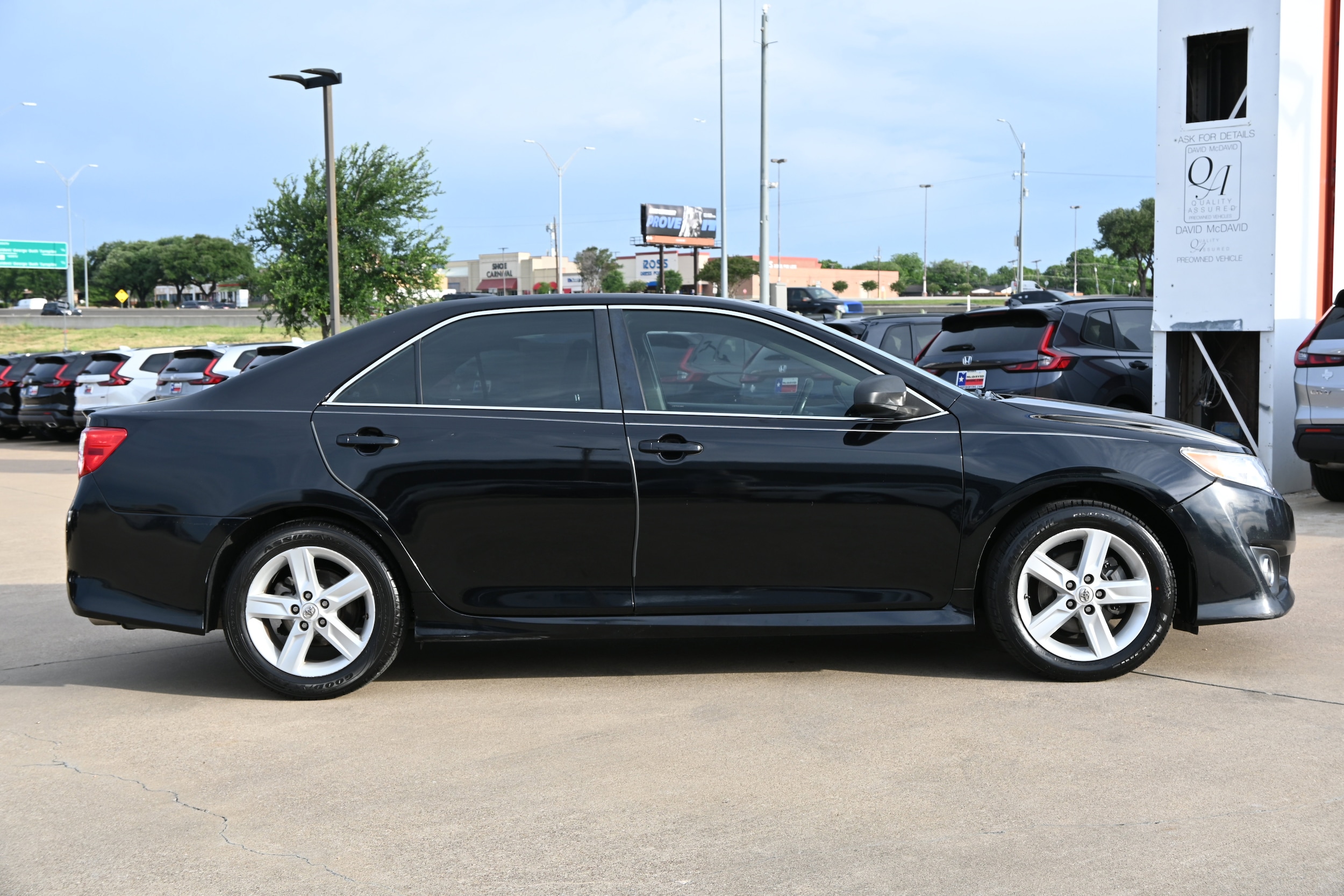 Used 2014 Toyota Camry SE with VIN 4T1BF1FK8EU360604 for sale in Irving, TX