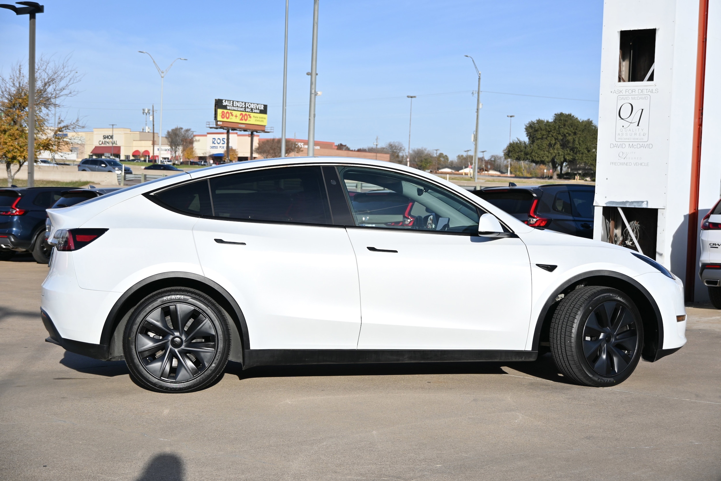 Used 2024 Tesla Model Y Long Range with VIN 7SAYGDED9RA318859 for sale in Irving, TX