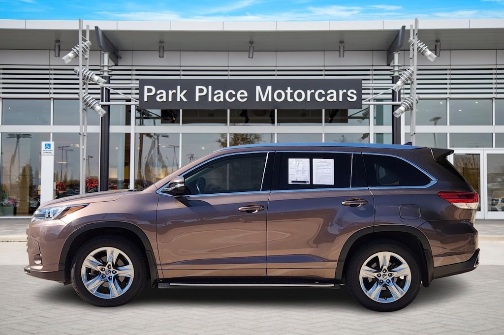 Used 2017 Toyota Highlander Limited V6 SUV