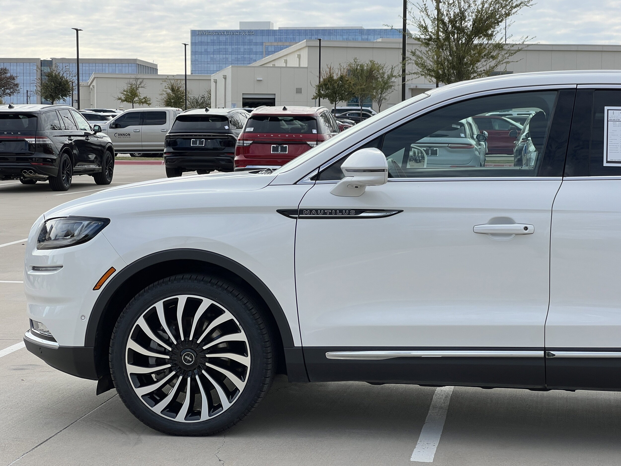 2022 Lincoln Nautilus Black Label photo 2