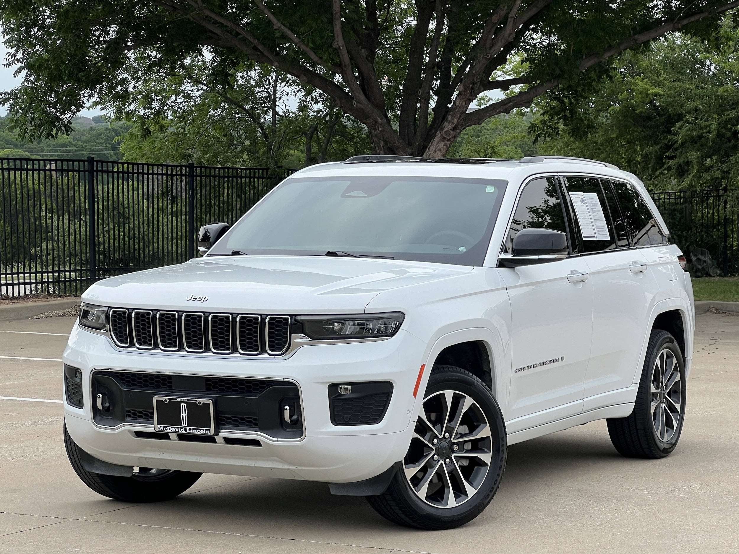 2023 Jeep Grand Cherokee Overland 4x4's photo