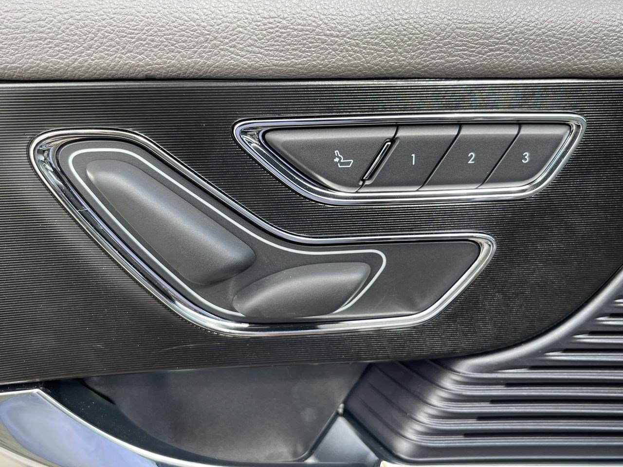 2021 Lincoln Corsair Standard photo 4