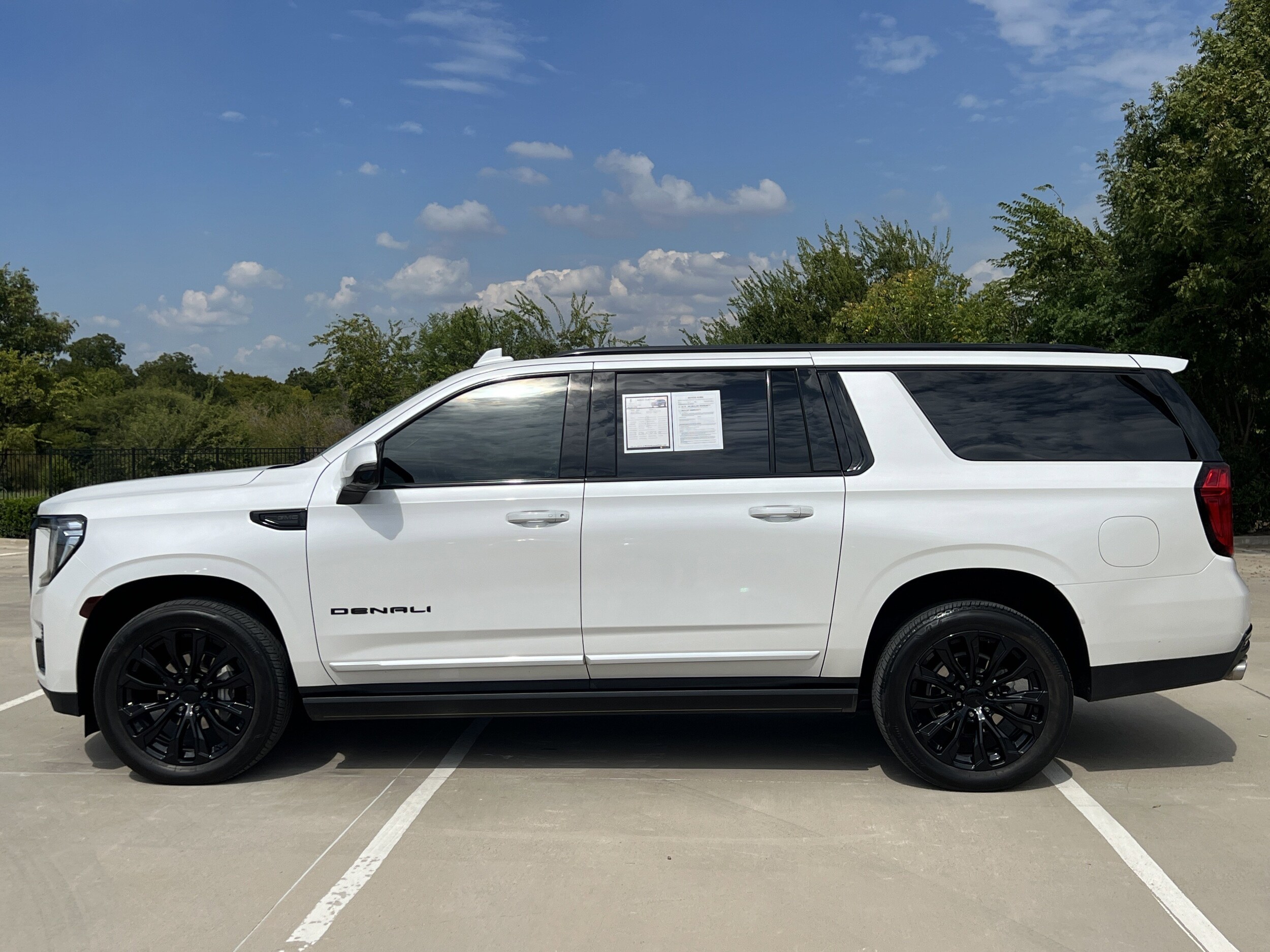 2023 Gmc Yukon XL Denali photo 3