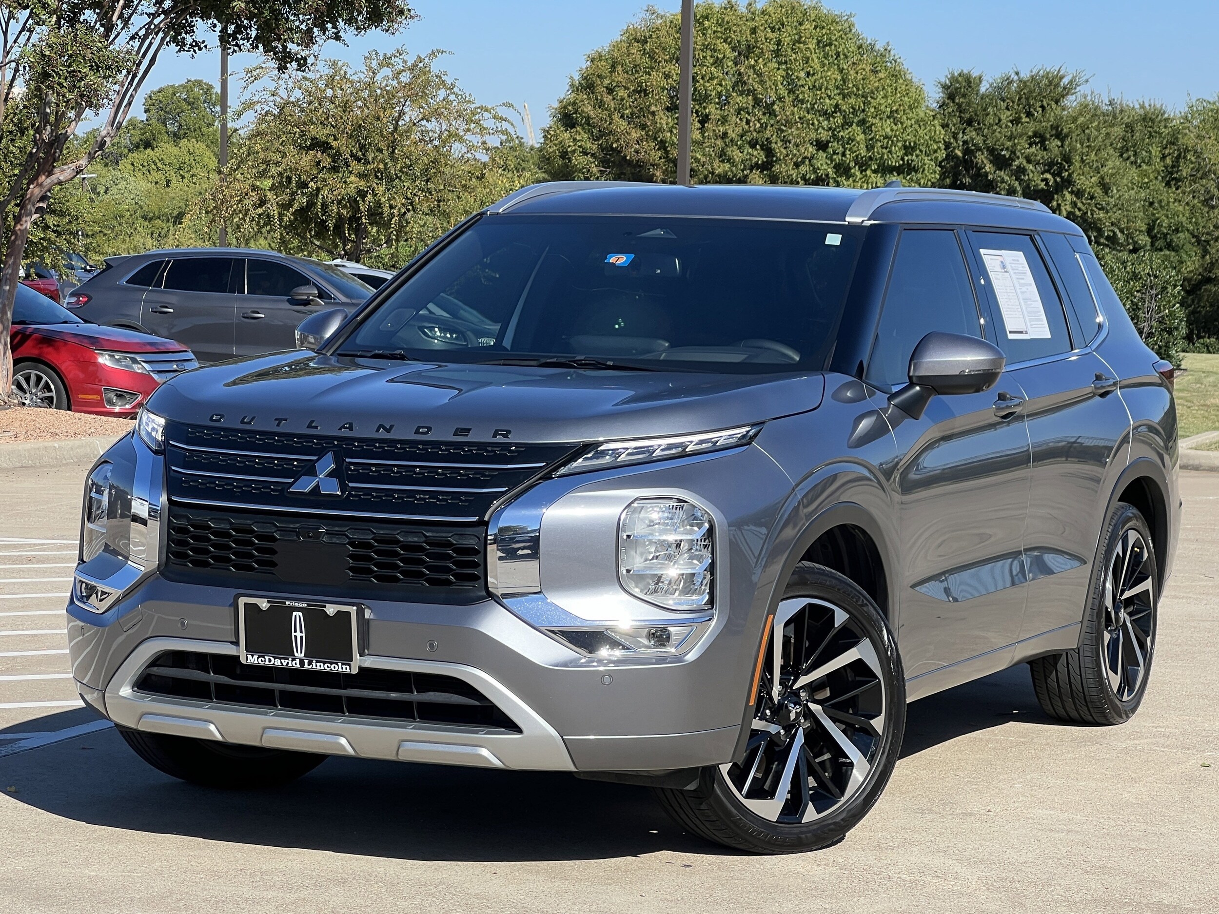 2022 Mitsubishi Outlander SEL photo 2