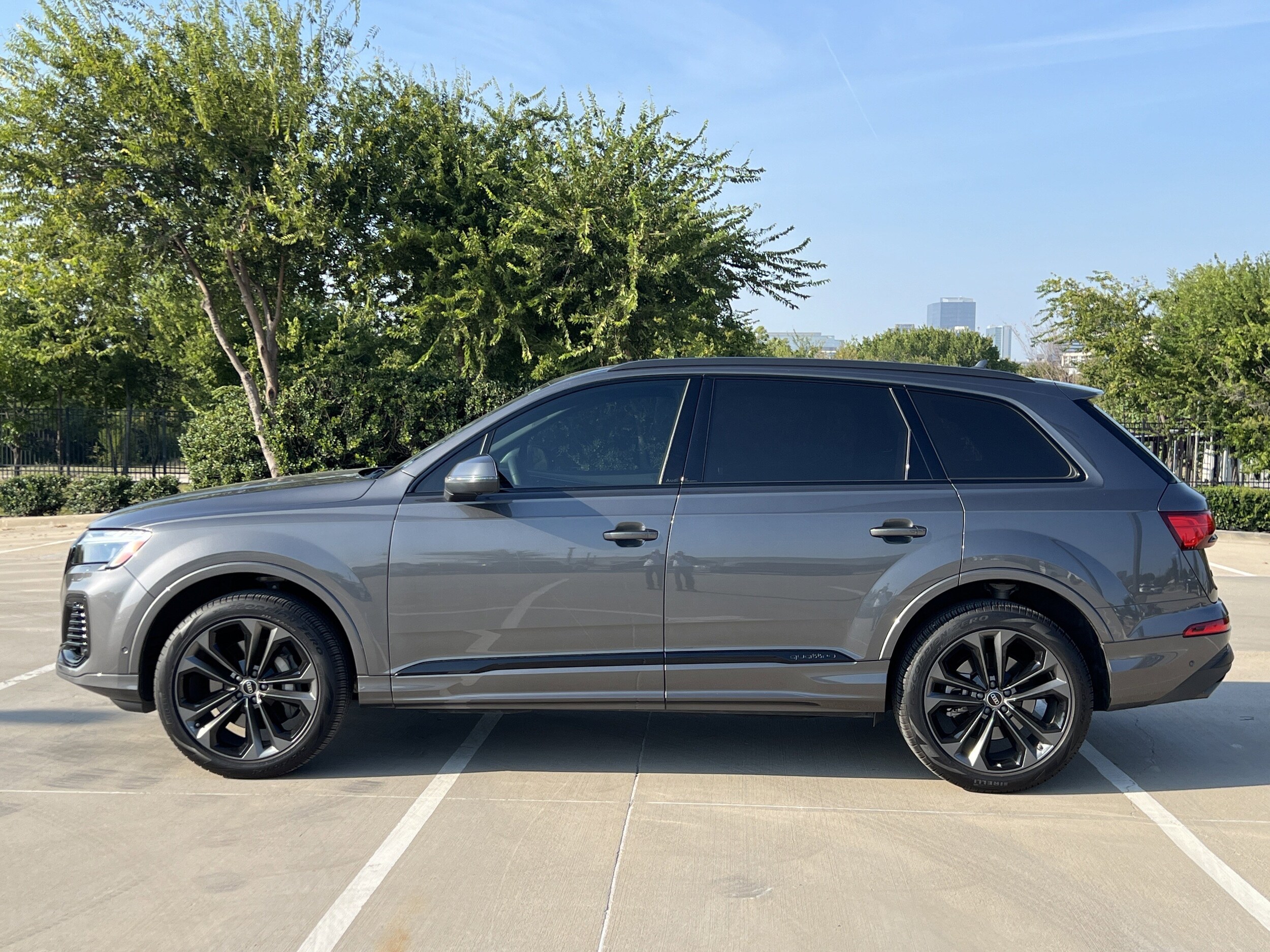 2025 Audi Q7 55 Premium Plus photo 3