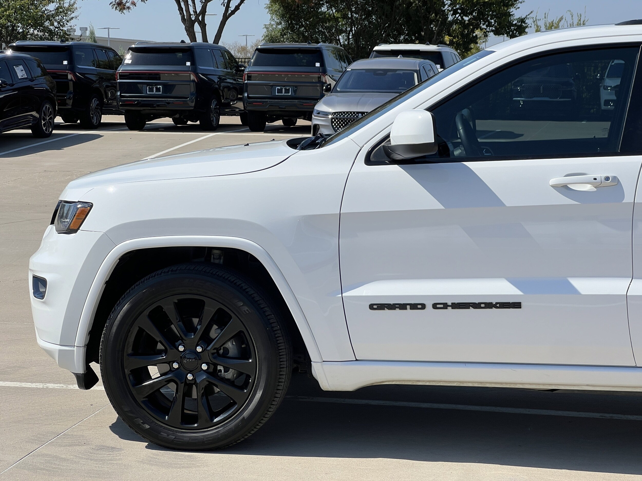 2019 Jeep Grand Cherokee Altitude photo 3