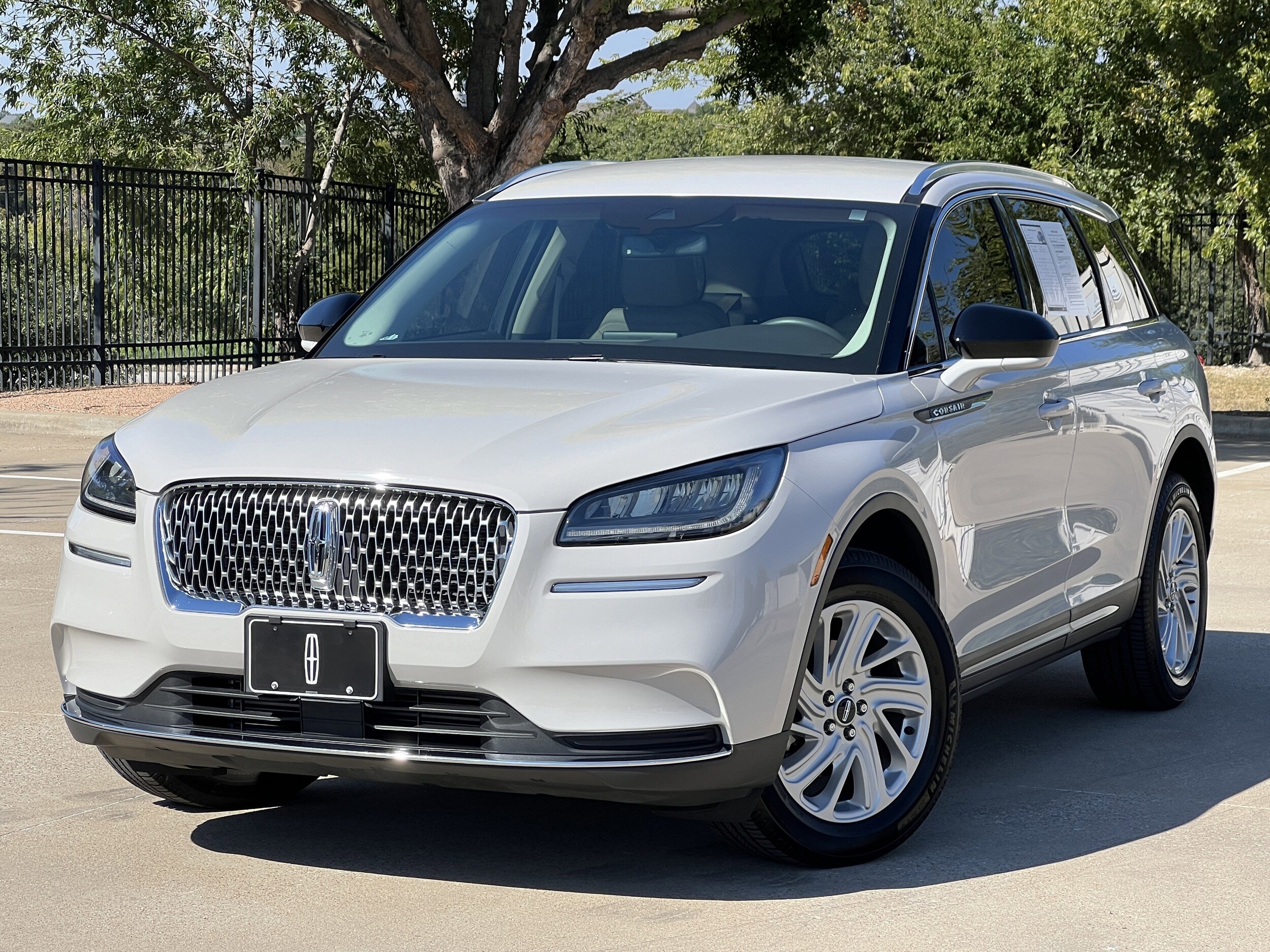 2021 Lincoln Corsair Standard photo 2
