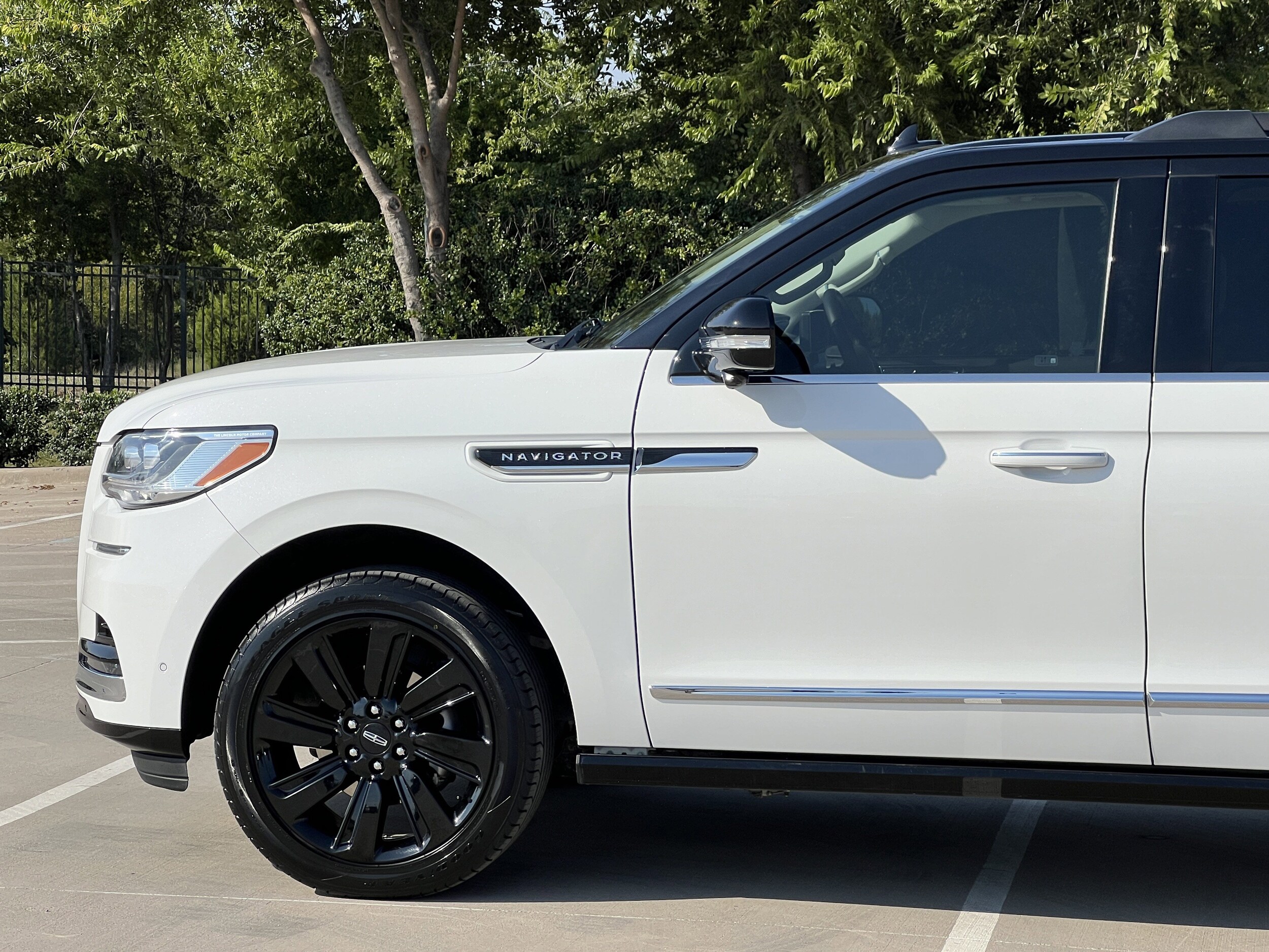 2022 Lincoln Navigator Black Label photo 3