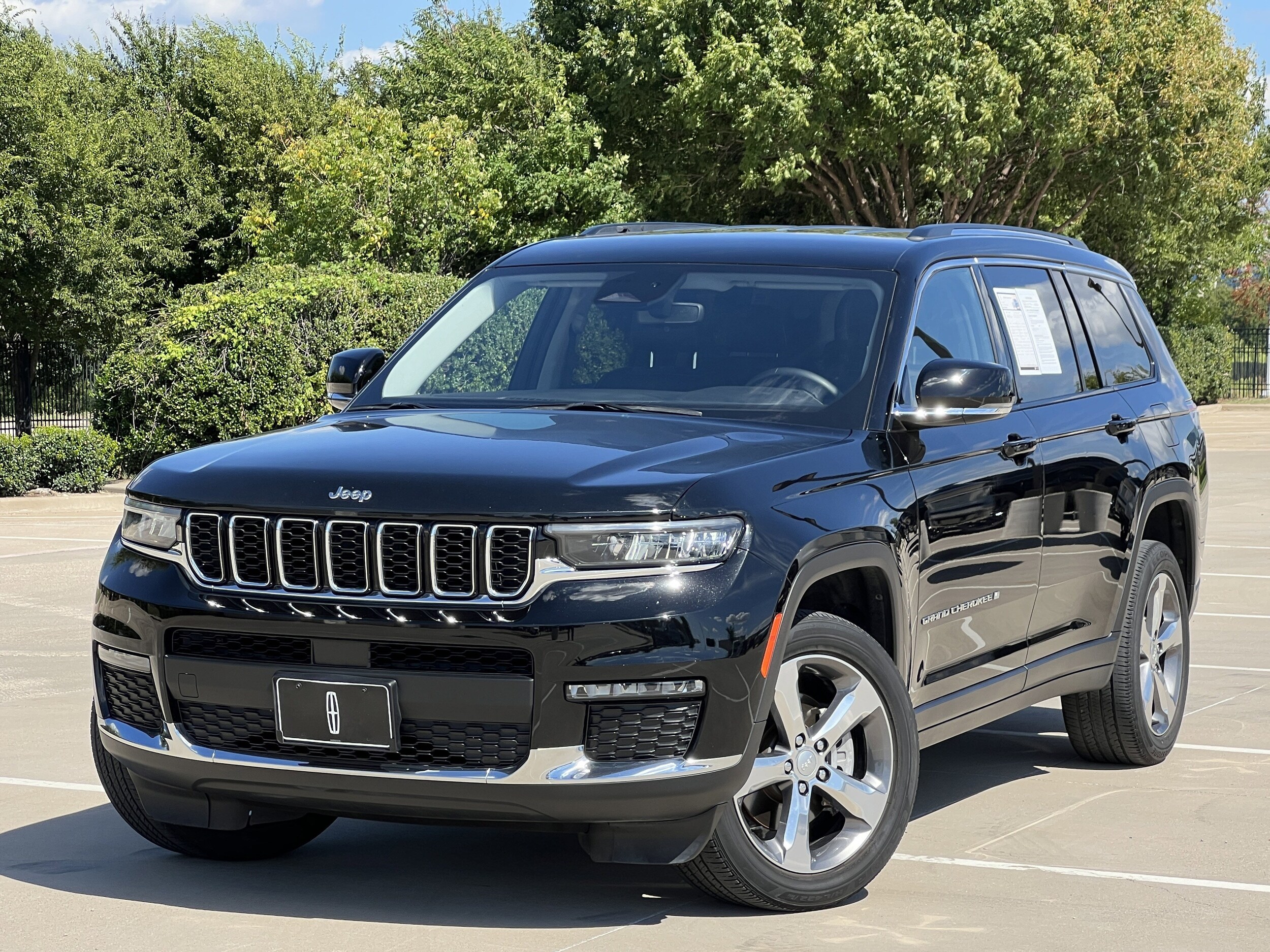 2022 Jeep Grand Cherokee Limited photo 2