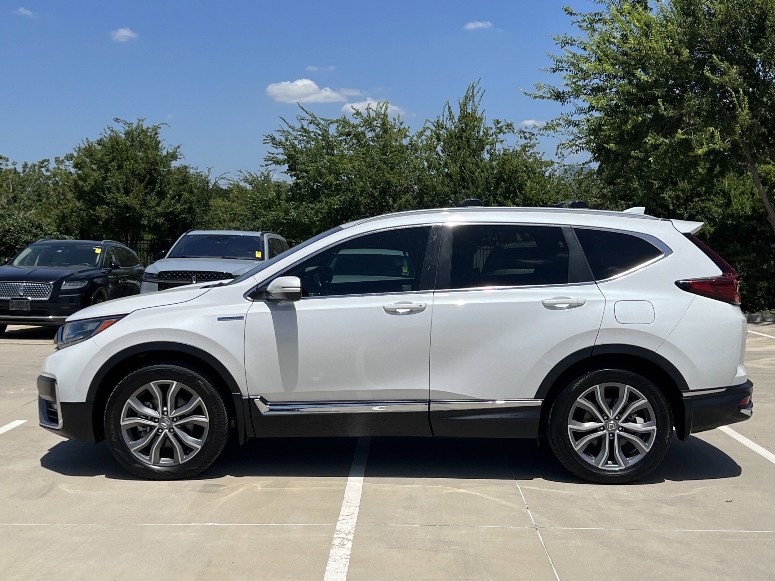 2022 Honda CR-V Hybrid Touring photo 2