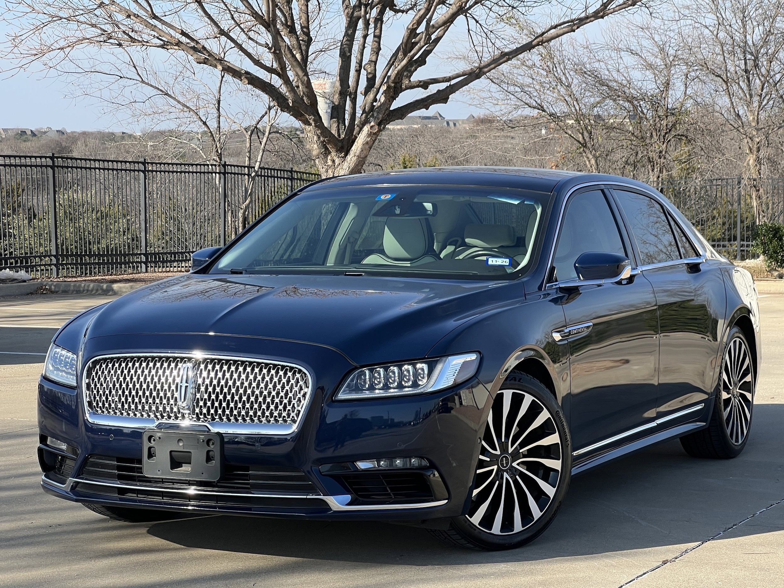 2017 Lincoln Continental Black Label's photo