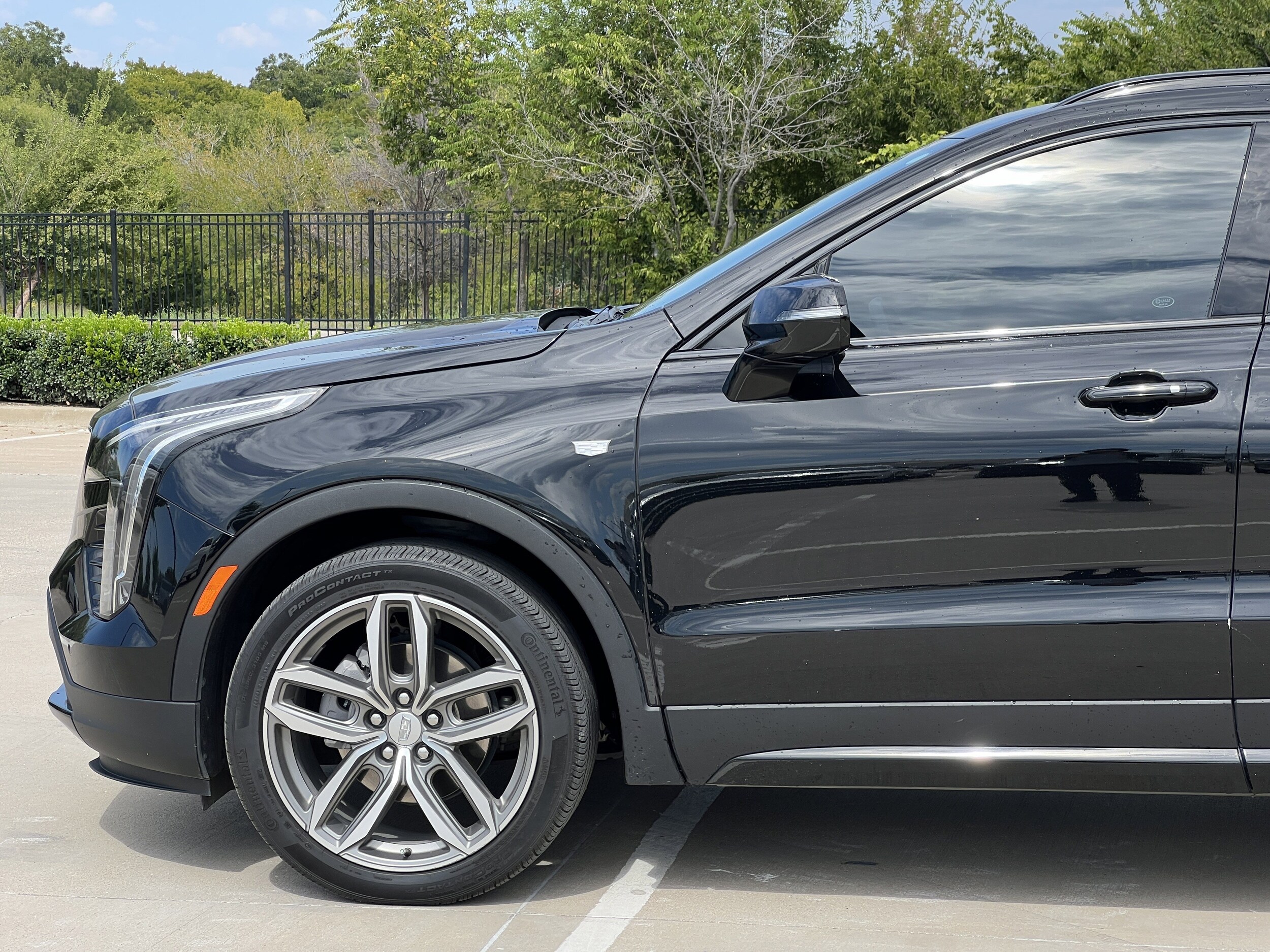 2023 Cadillac XT4 Sport photo 2