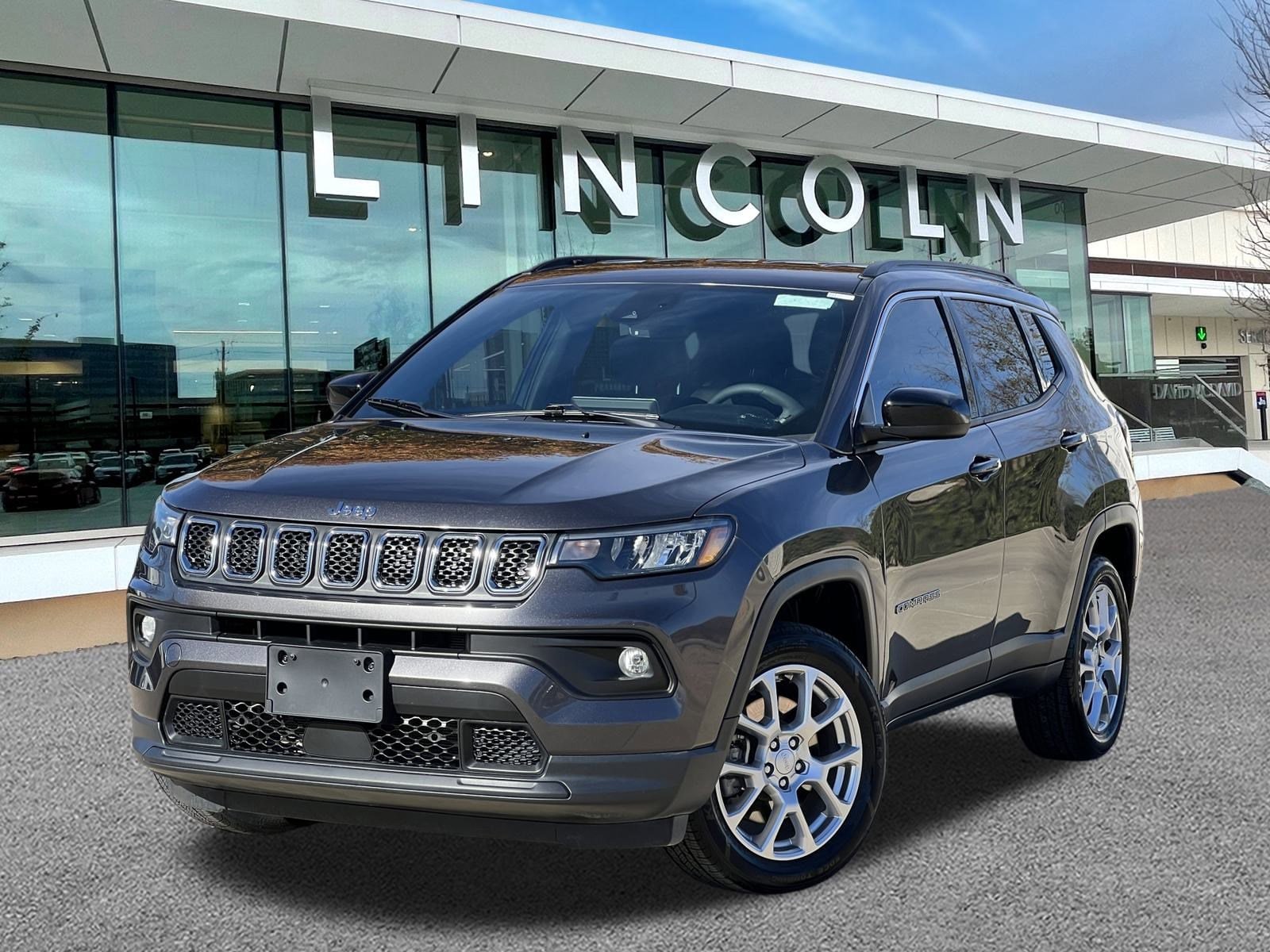 2023 Jeep Compass Latitude Lux's photo