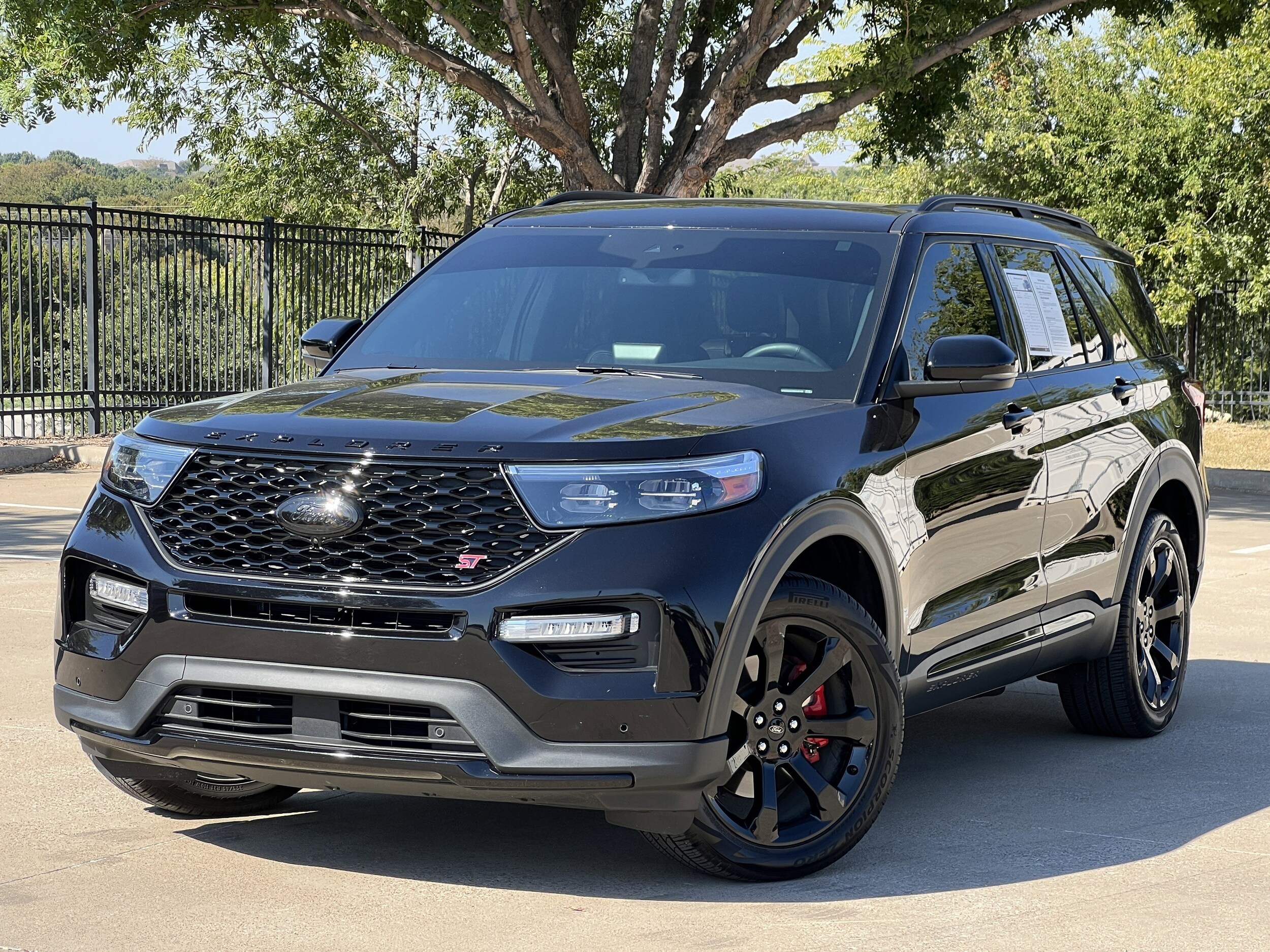 2024 Ford Explorer ST photo 2