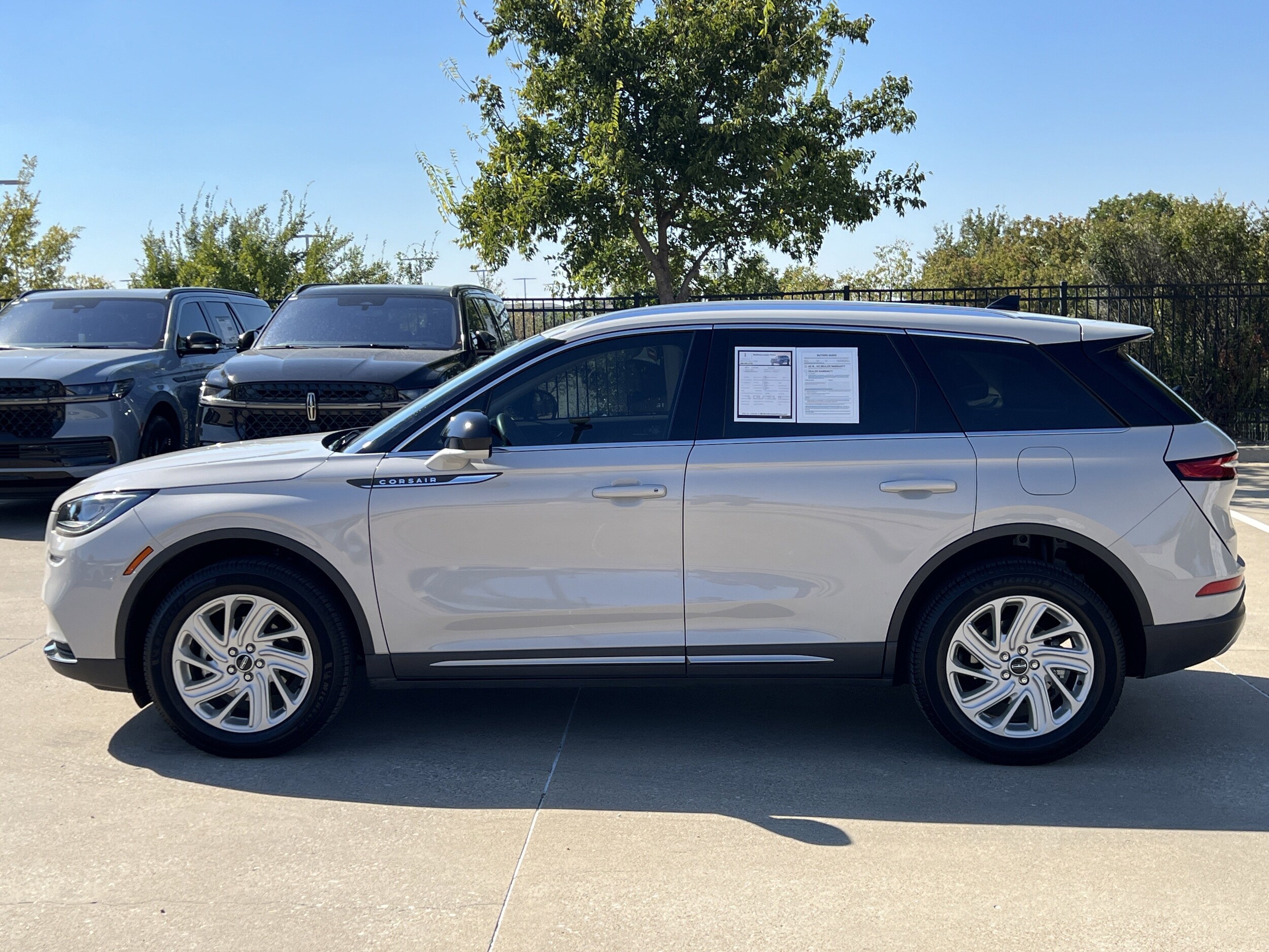 2021 Lincoln Corsair Standard photo 3