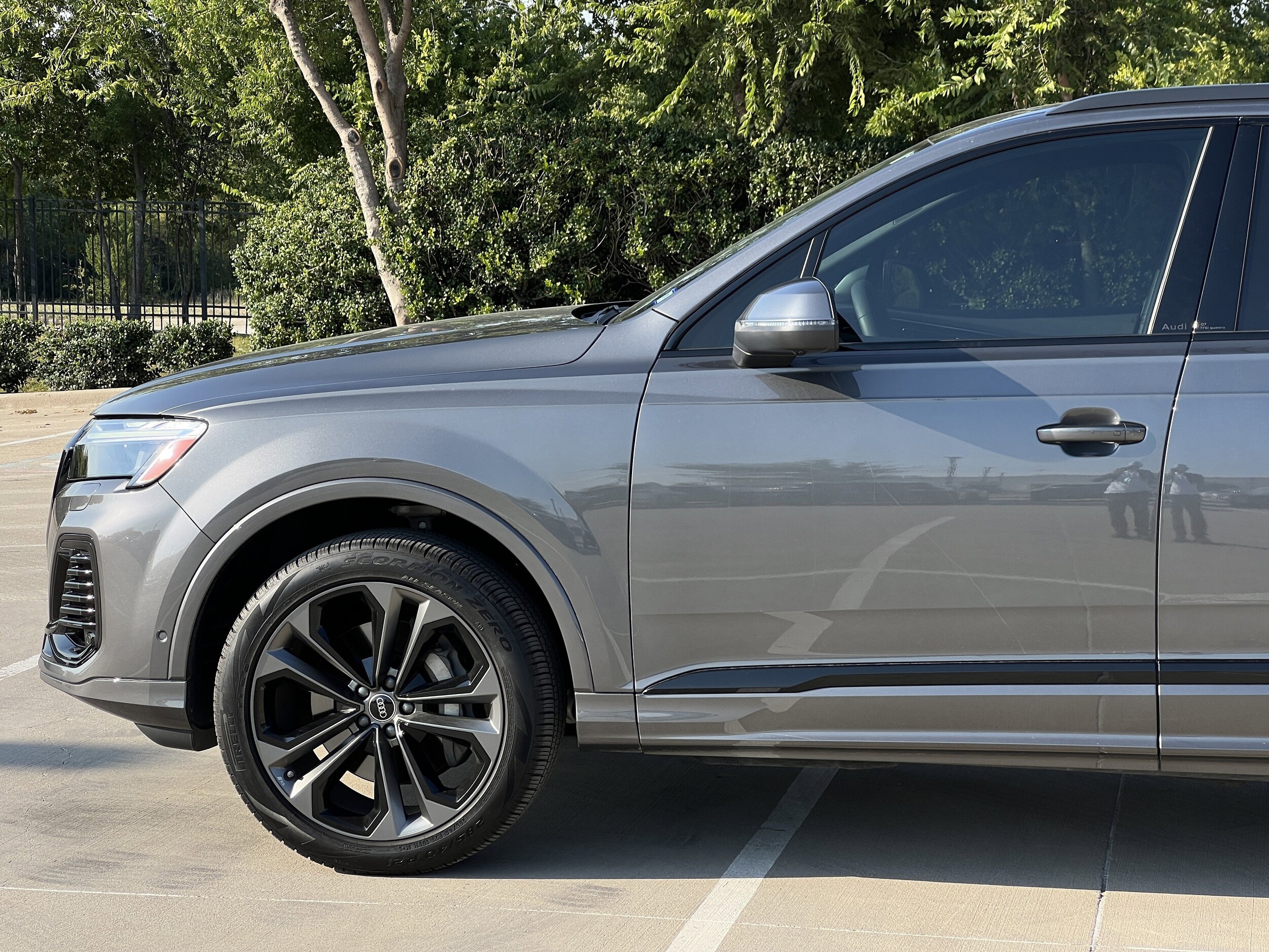 2025 Audi Q7 55 Premium Plus photo 4