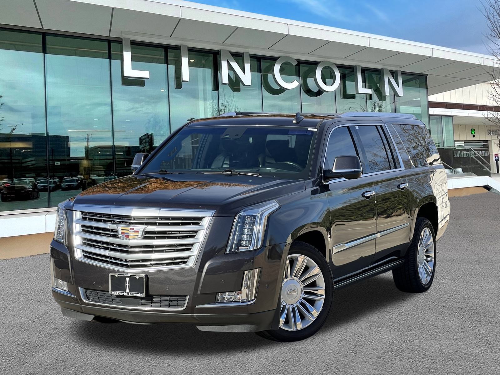 2017 Cadillac Escalade ESV Platinum's photo