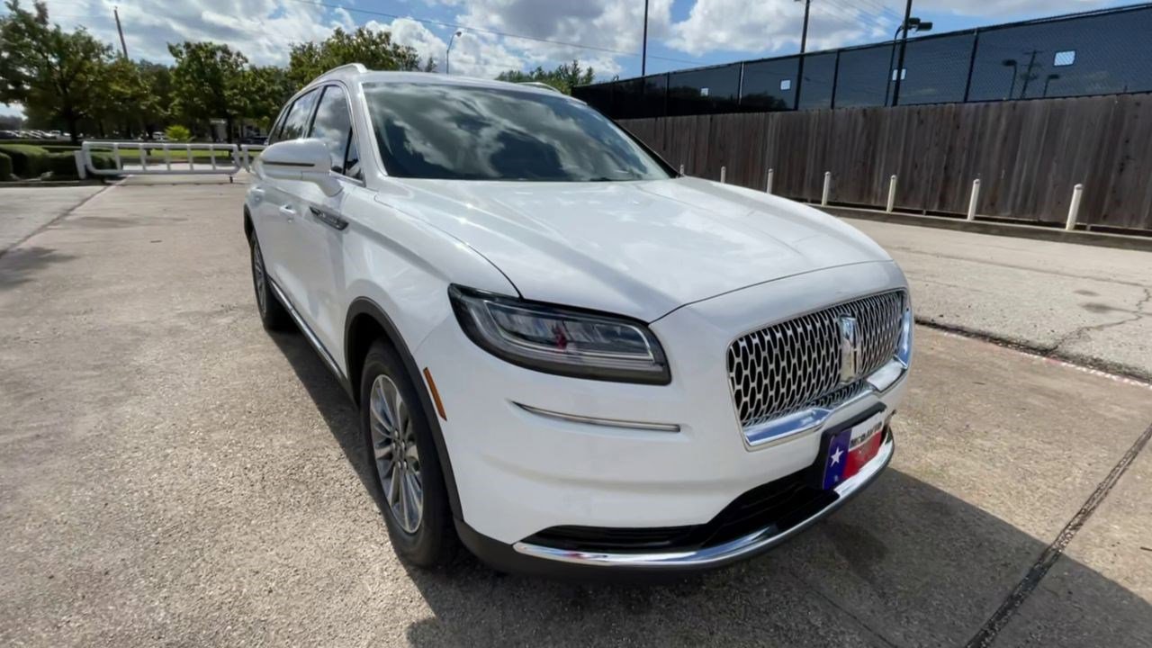 2021 Lincoln Nautilus Standard photo 2