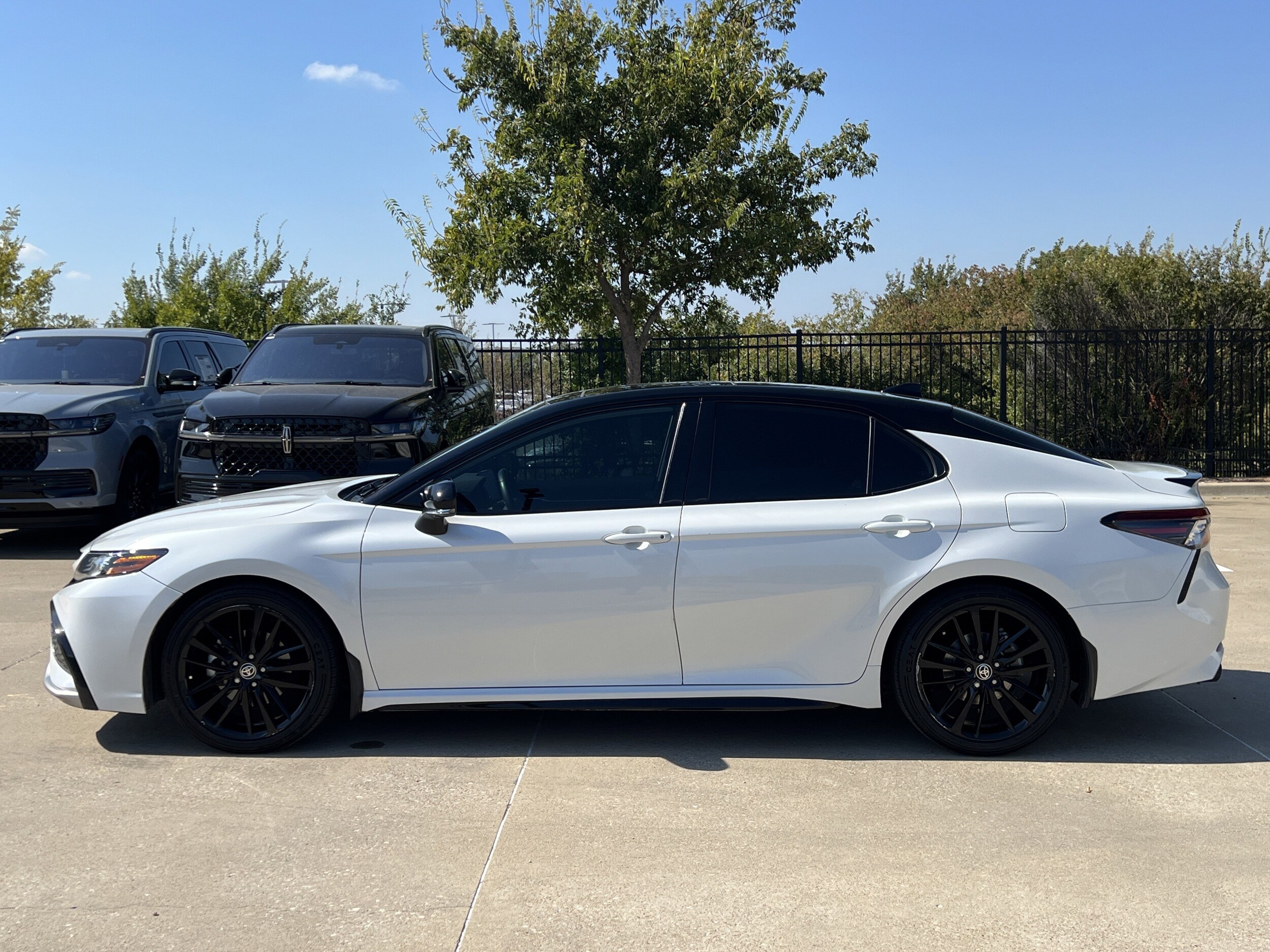 2022 Toyota Camry XSE V6 photo 3