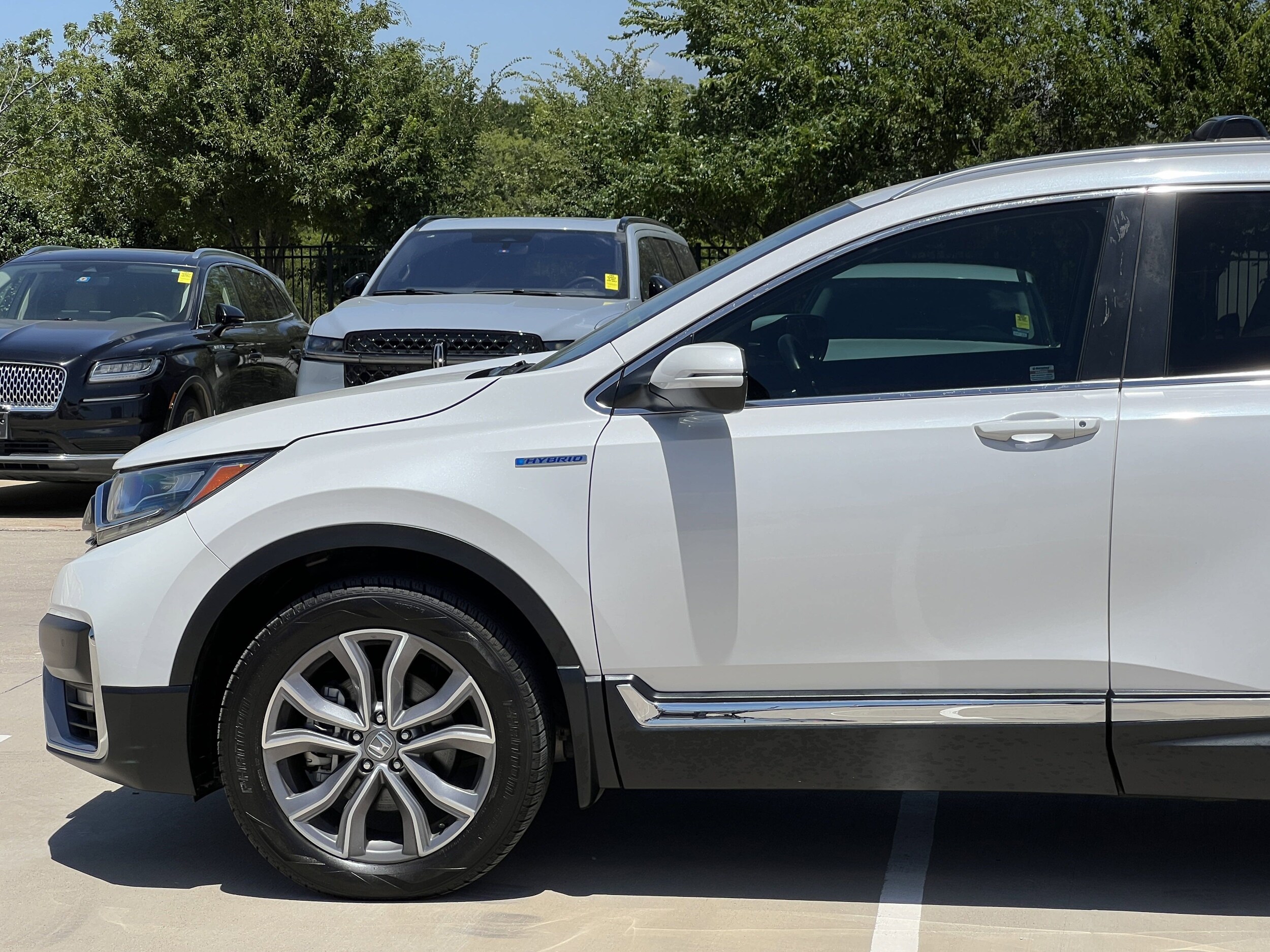 2022 Honda CR-V Hybrid Touring photo 3
