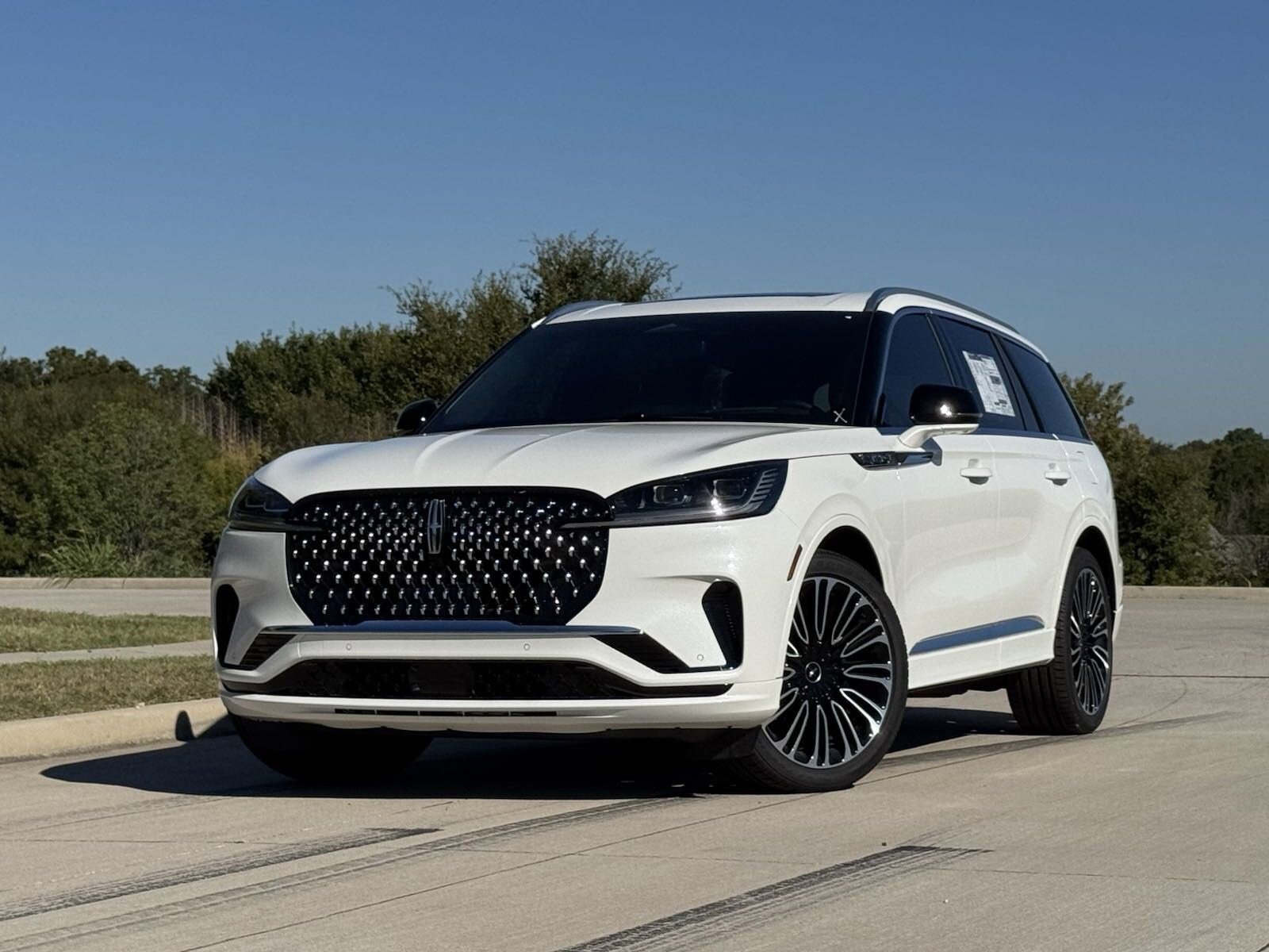 2025 Lincoln Aviator Black Label photo 2