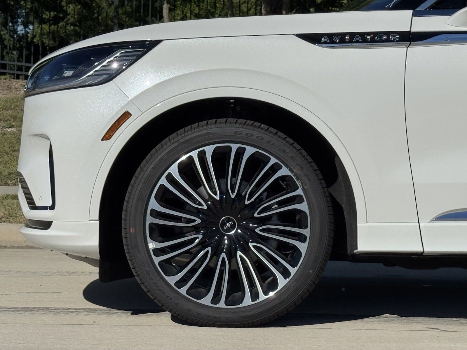 2025 Lincoln Aviator Black Label photo 4