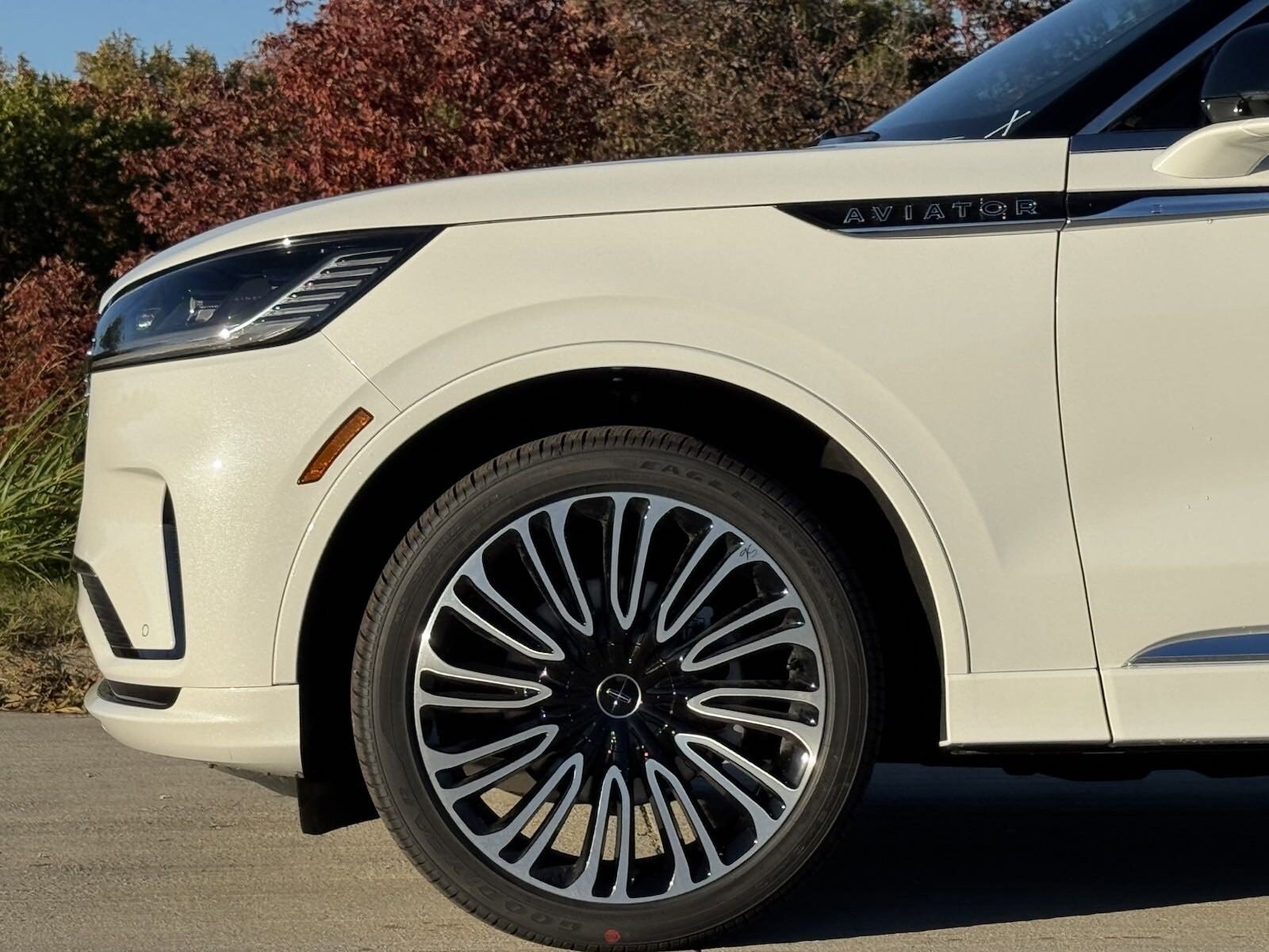 2025 Lincoln Aviator Black Label photo 3