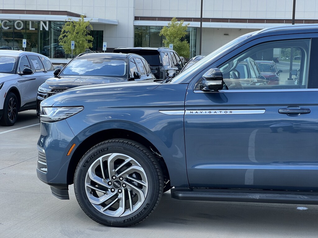 New 2027 Lincoln Navigator Premiere SUV
