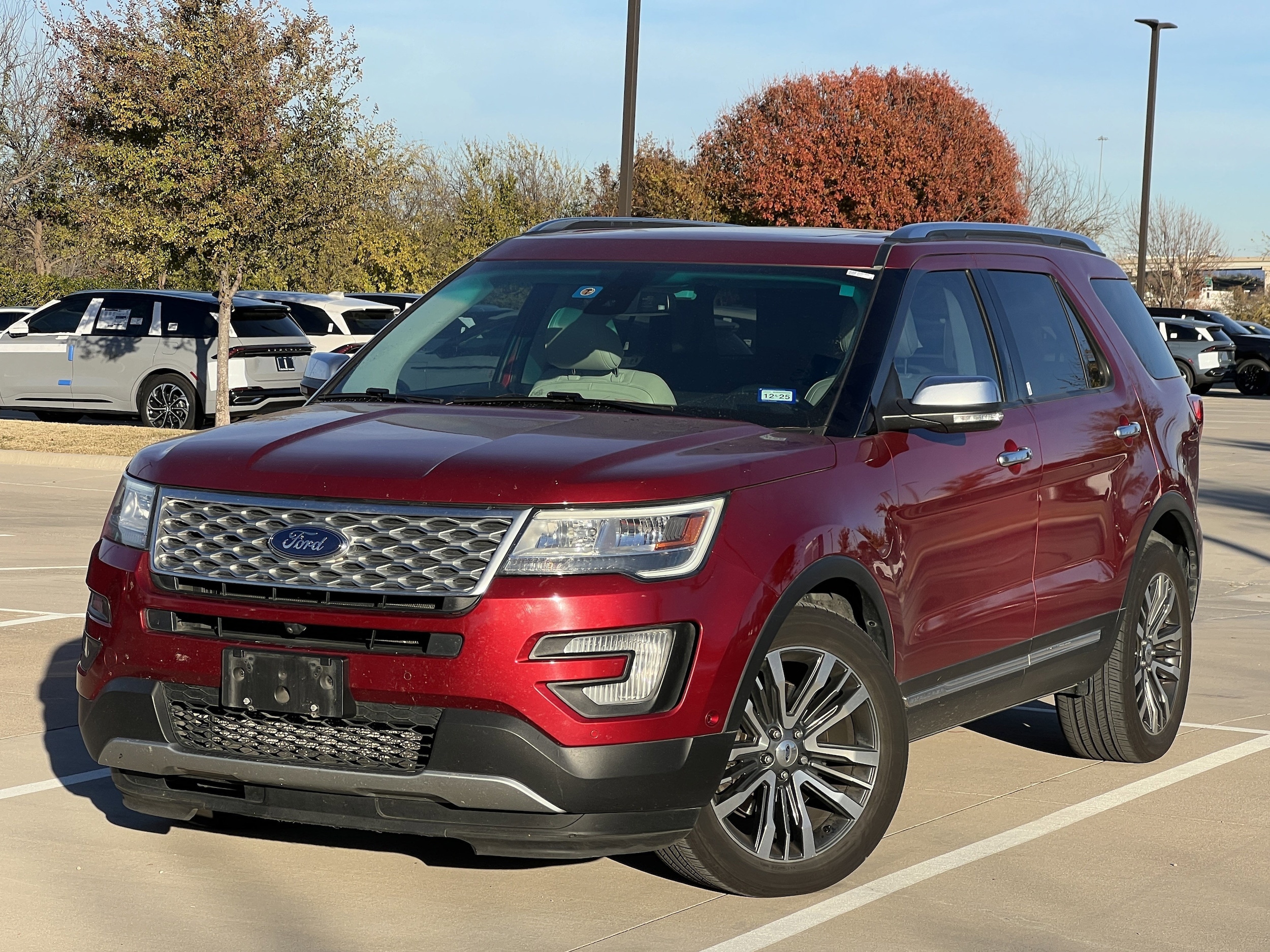 2016 Ford Explorer Platinum's photo