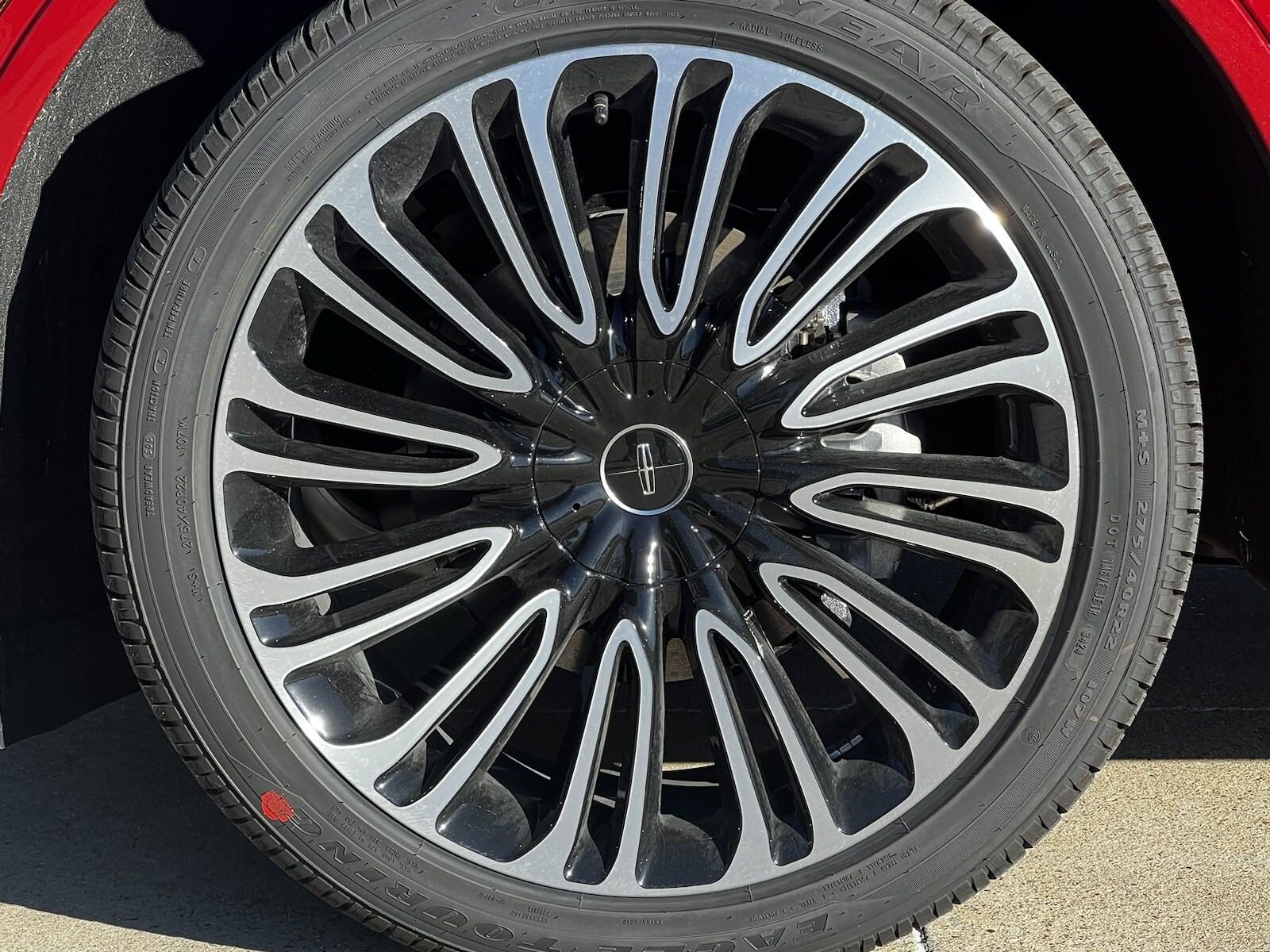 2025 Lincoln Aviator Black Label photo 2