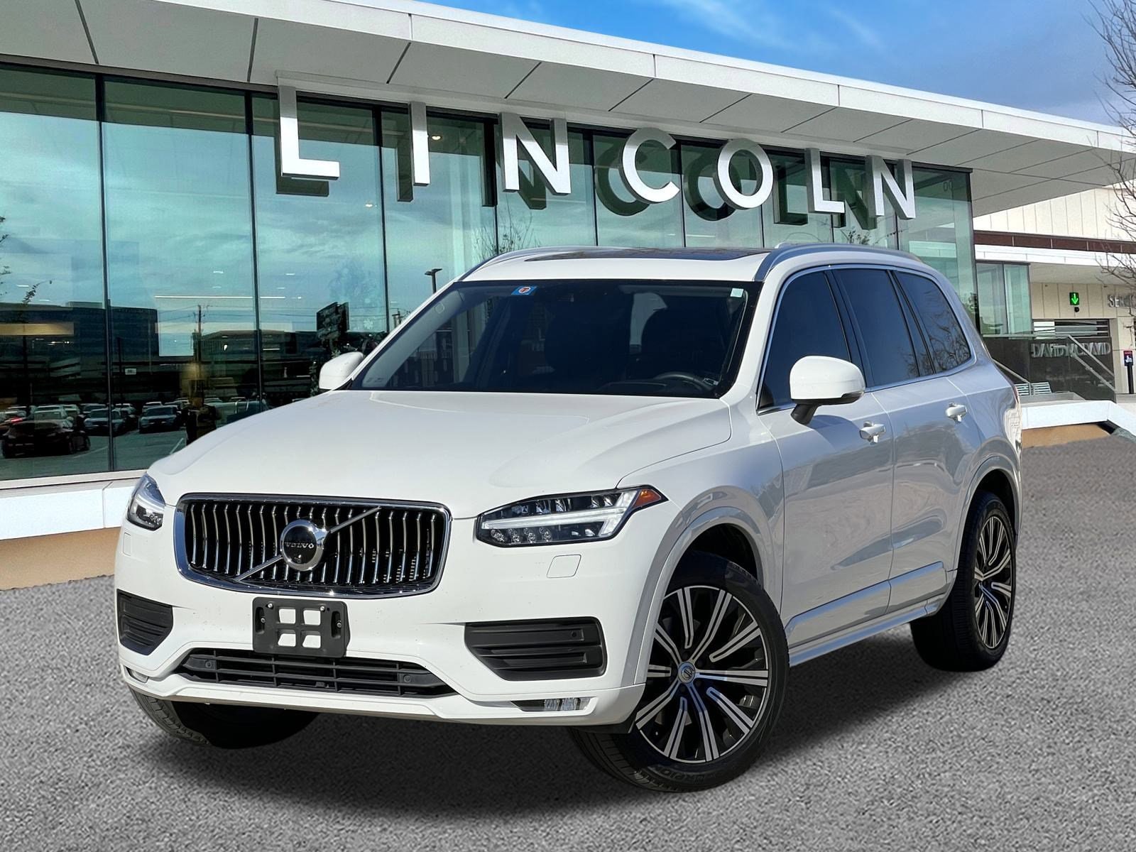 2020 Volvo XC90 Momentum's photo