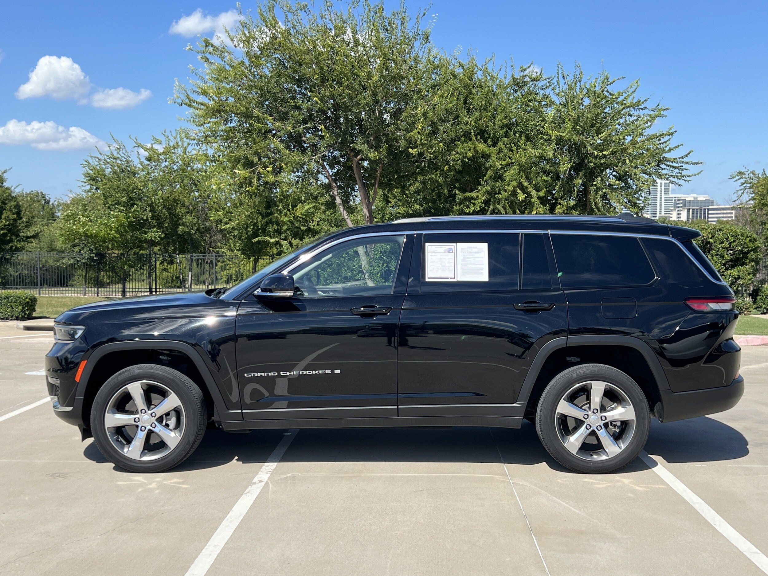 2022 Jeep Grand Cherokee Limited photo 3