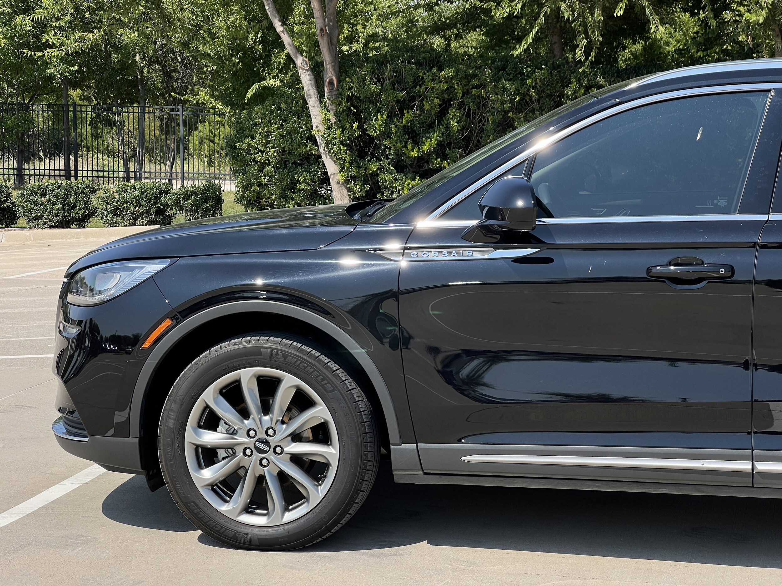 2022 Lincoln Corsair Standard photo 2