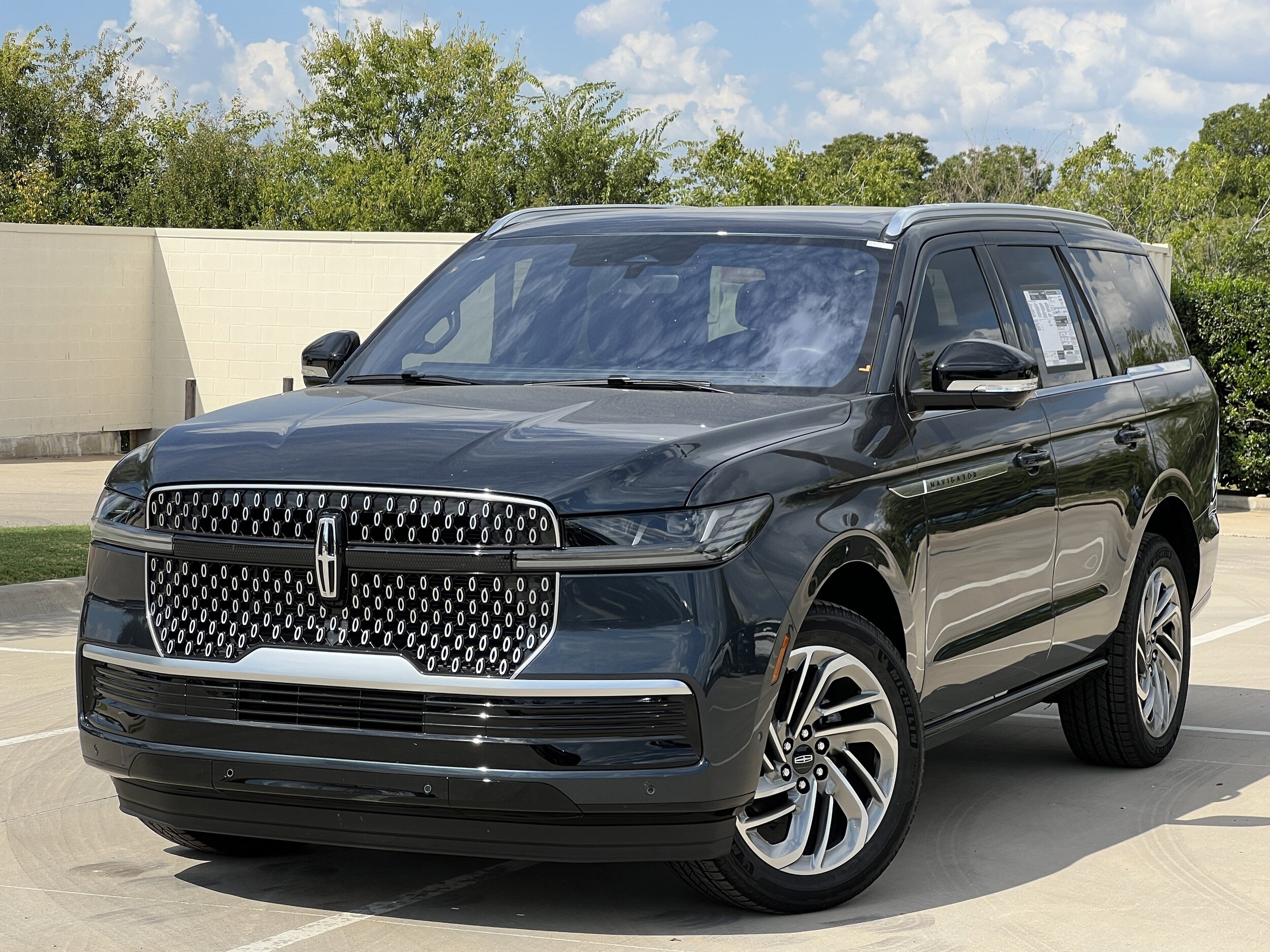2025 Lincoln Navigator Reserve photo 2