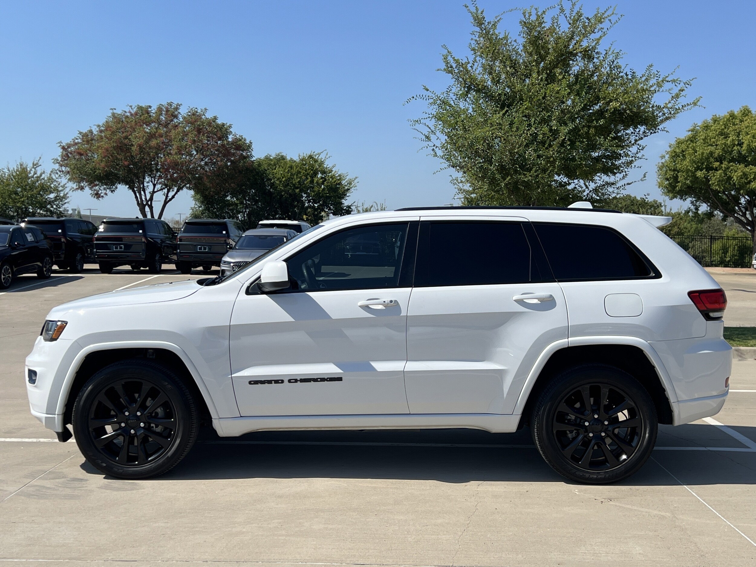 2019 Jeep Grand Cherokee Altitude photo 2