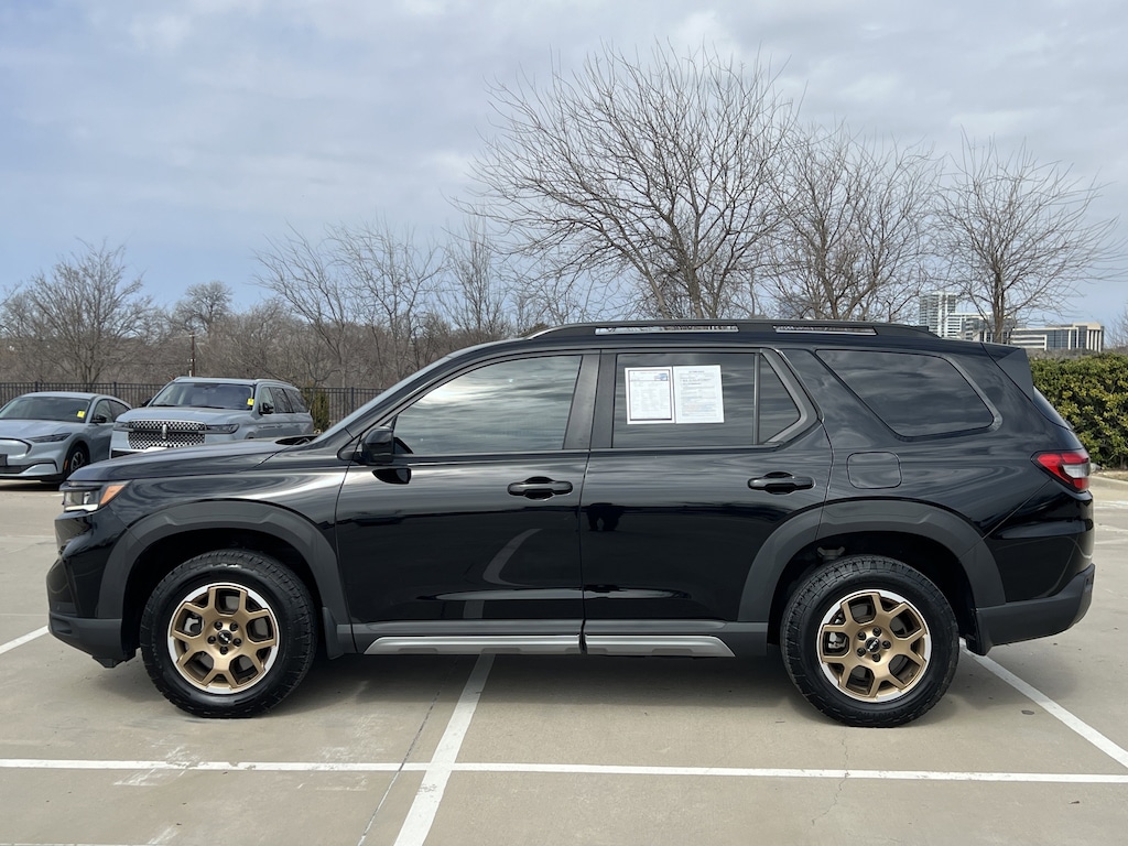 Used 2024 Honda Pilot TrailSport SUV