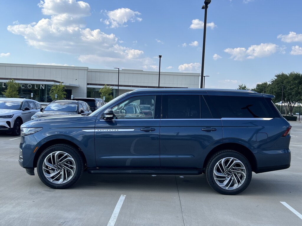 New 2027 Lincoln Navigator Premiere SUV