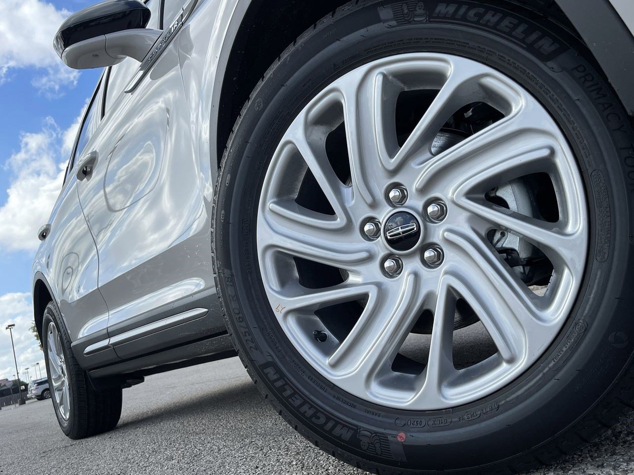 2021 Lincoln Corsair Standard photo 2