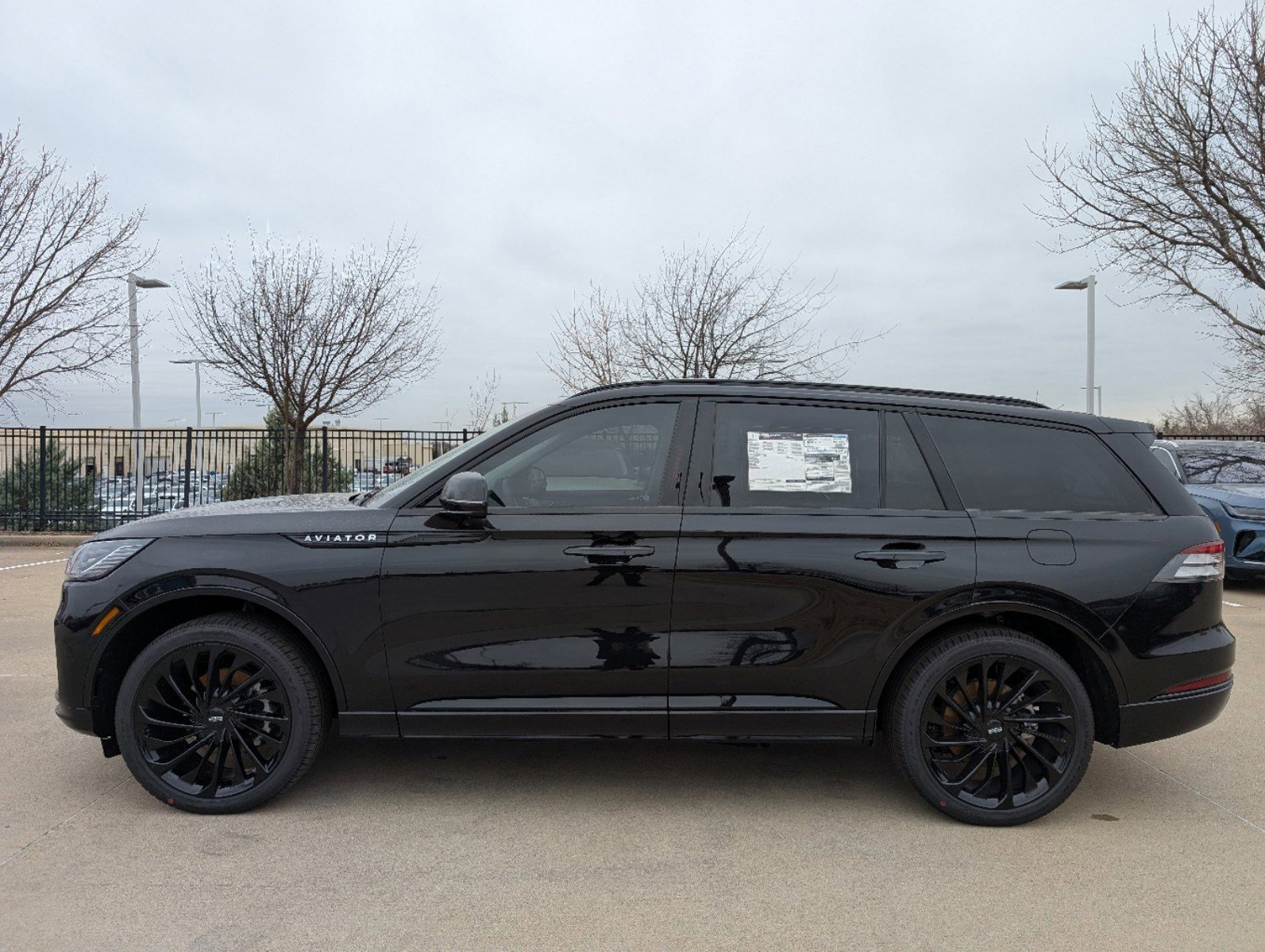 2025 Lincoln Aviator Reserve photo 2