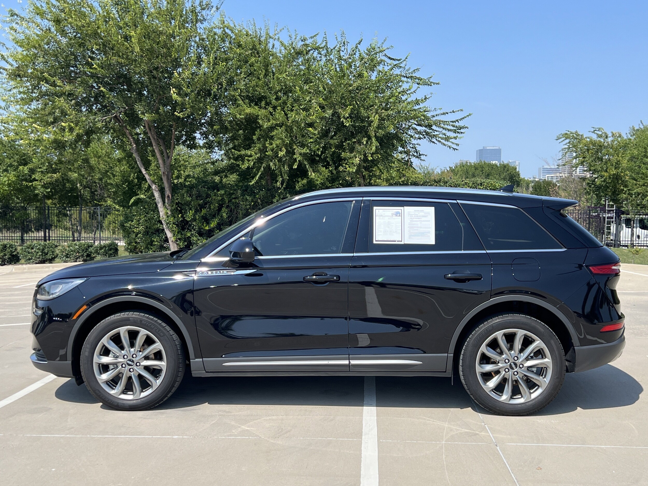 2022 Lincoln Corsair Standard photo 2