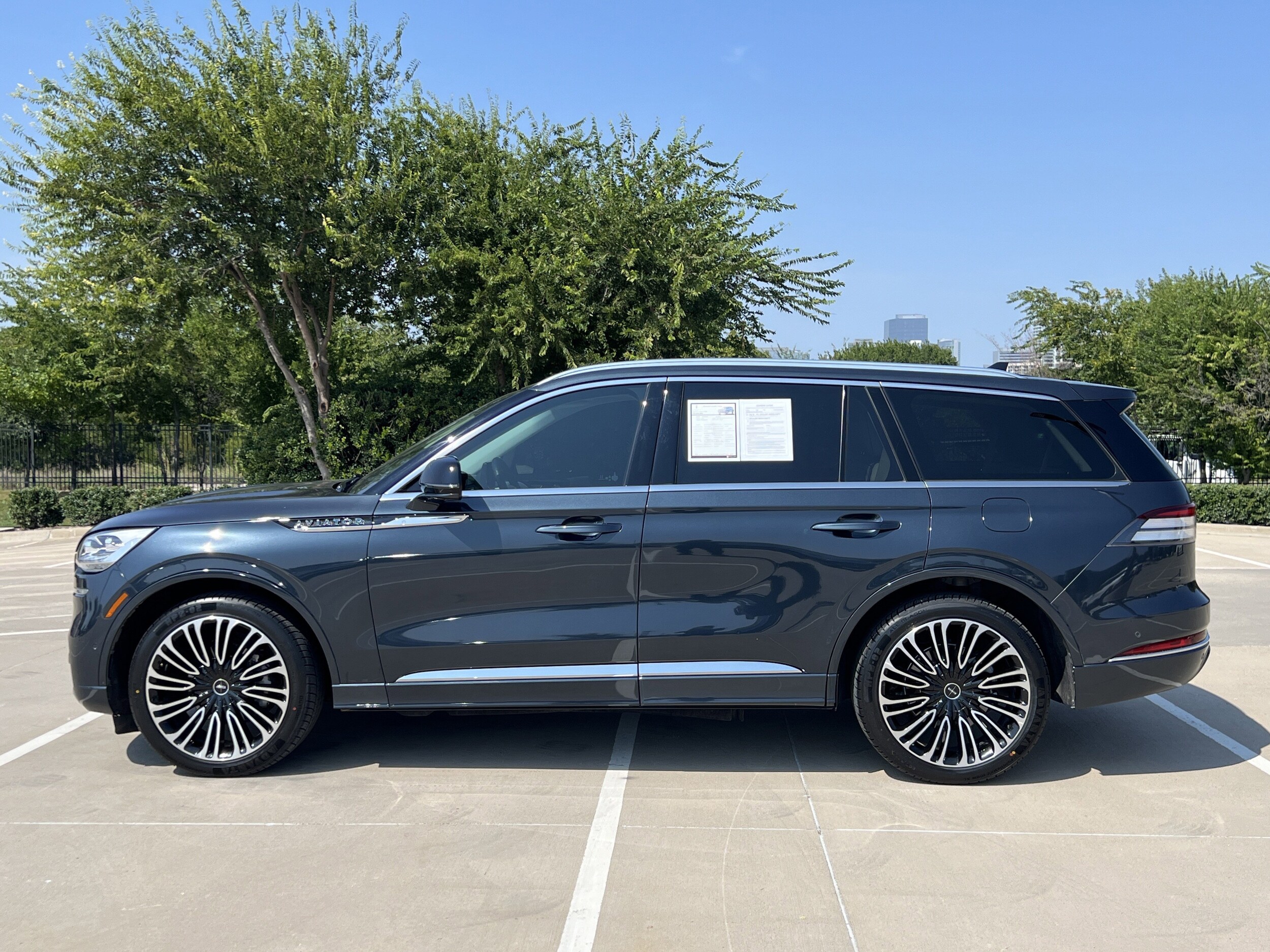 2023 Lincoln Aviator Black Label photo 3