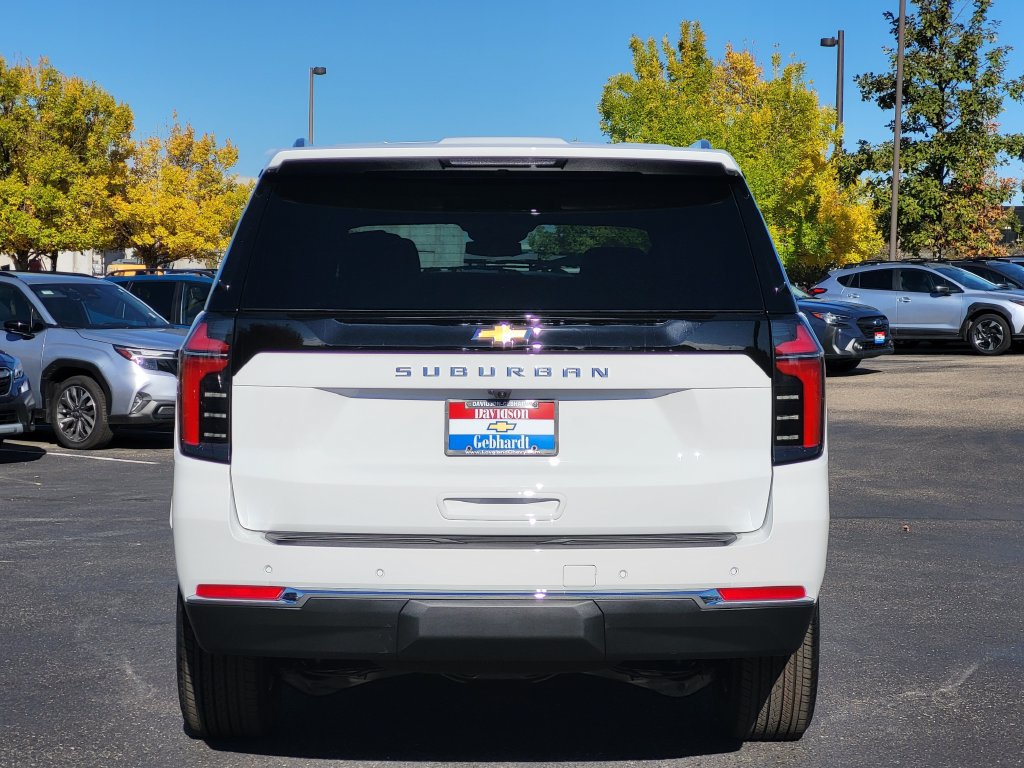 2027 Chevrolet Suburban LS - Photo 7