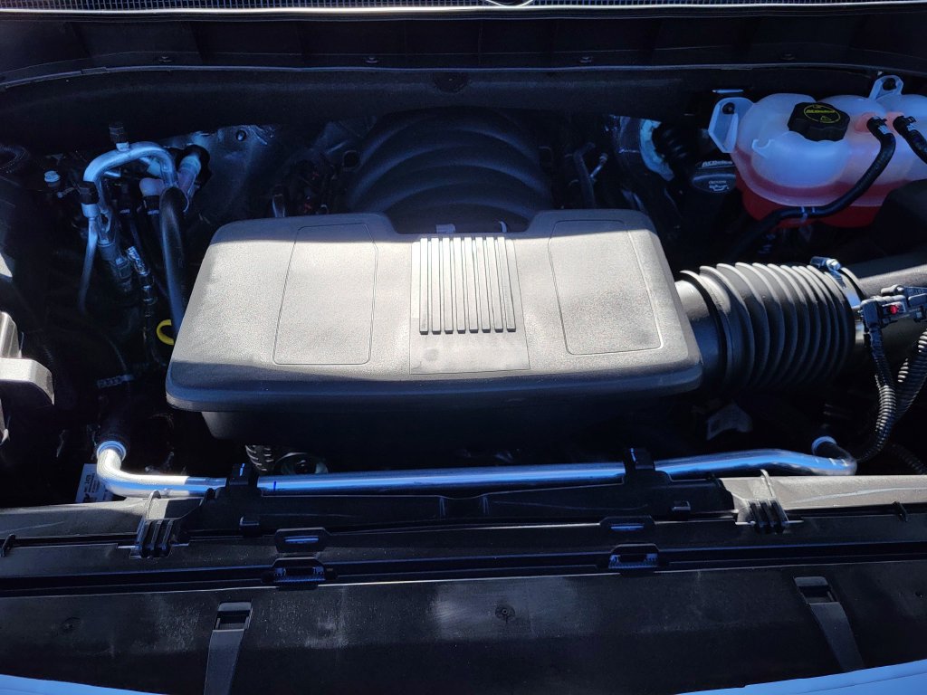 2027 Chevrolet Suburban LS - Photo 19