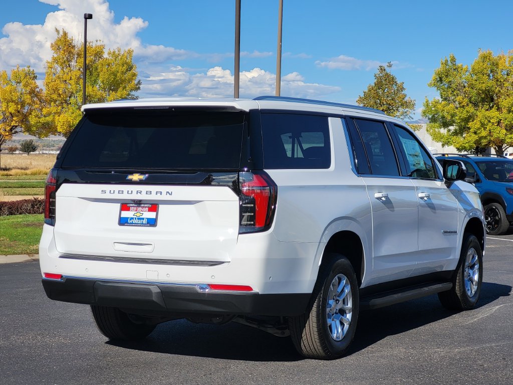2027 Chevrolet Suburban LS - Photo 8