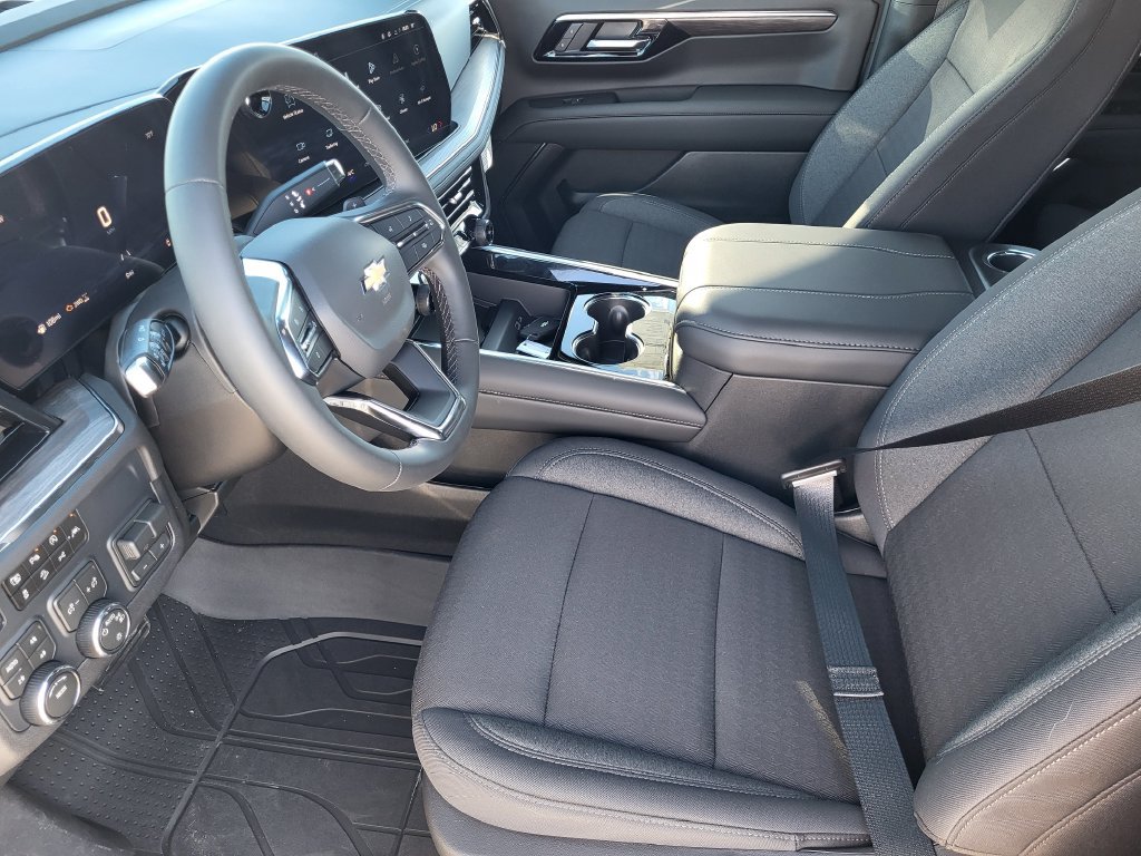 2027 Chevrolet Suburban LS - Photo 9