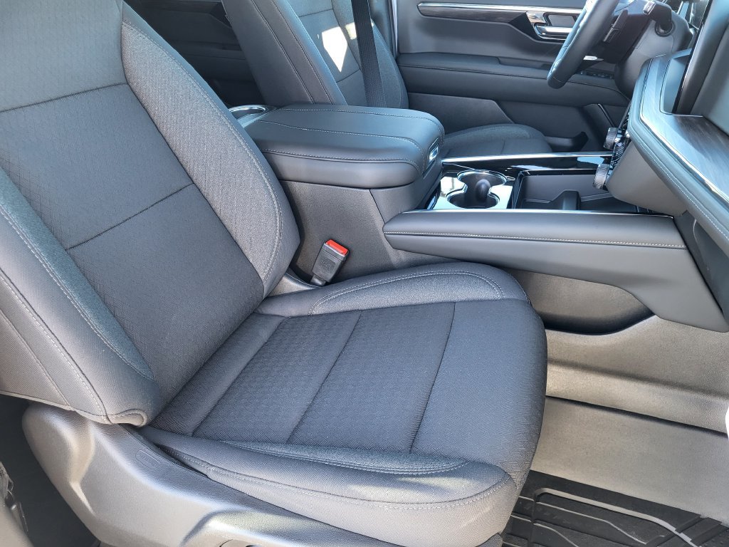 2027 Chevrolet Suburban LS - Photo 17