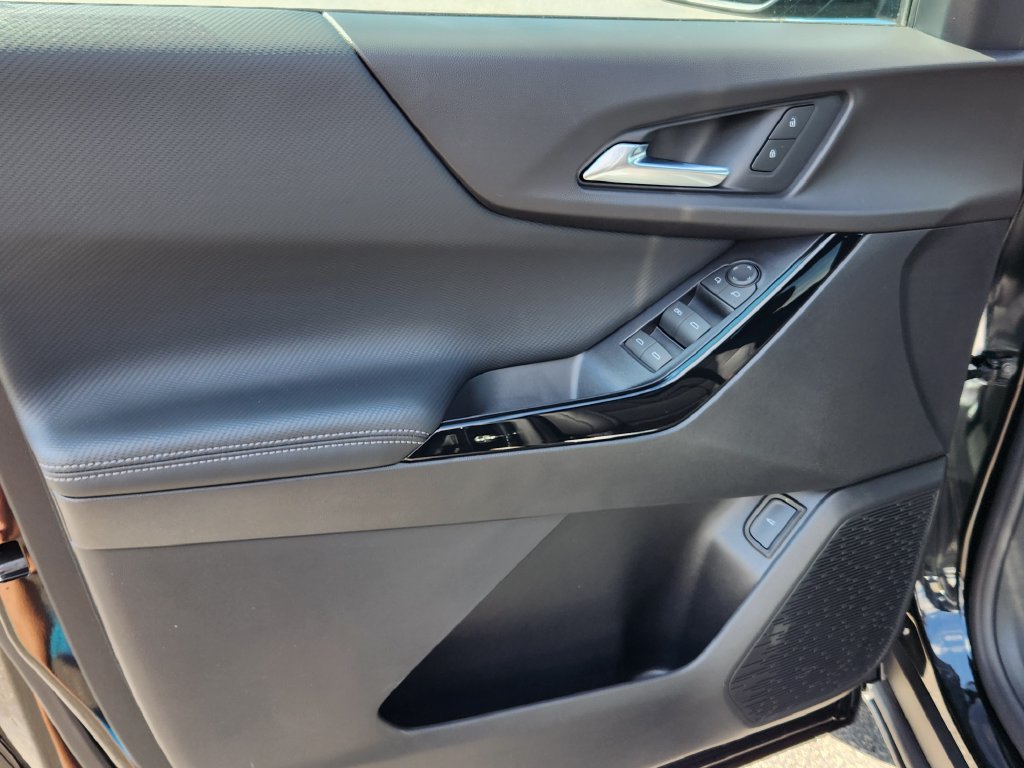 2027 Chevrolet Equinox LT - Photo 8