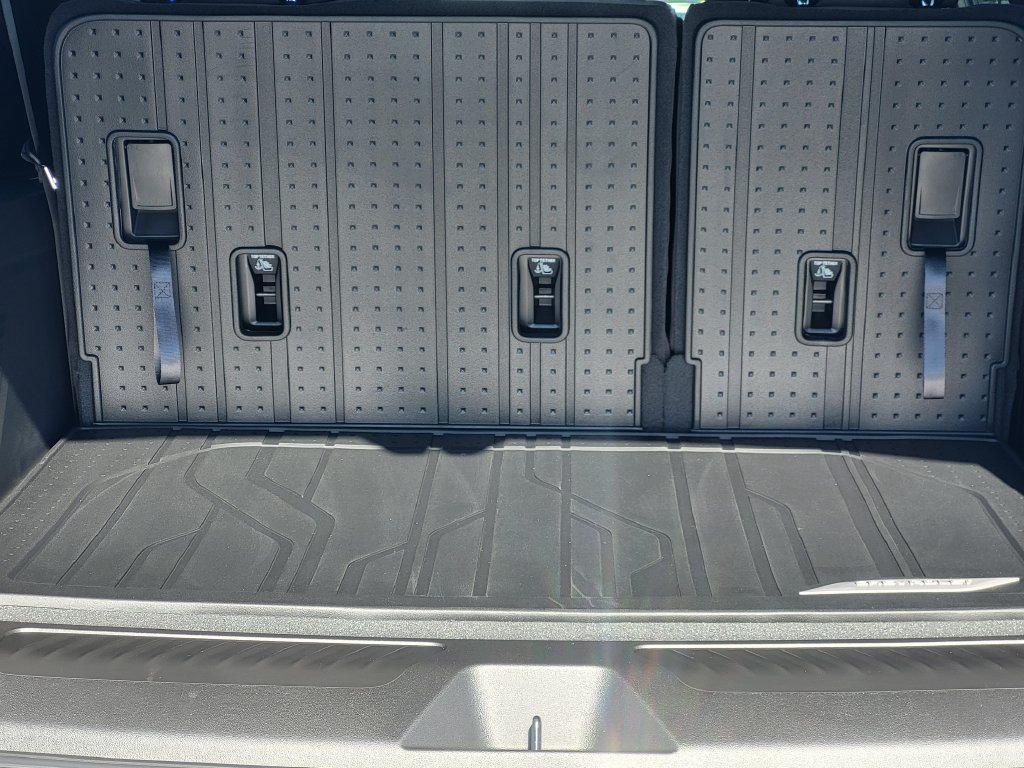2027 Chevrolet Suburban LS - Photo 15