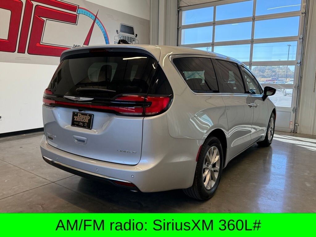 New 2026 Chrysler Pacifica LIMITED Passenger Van