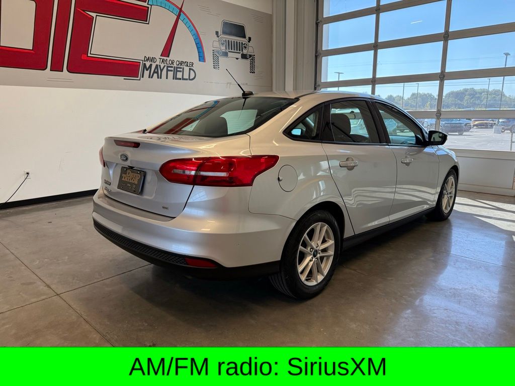 2017 Ford Focus SE photo 3